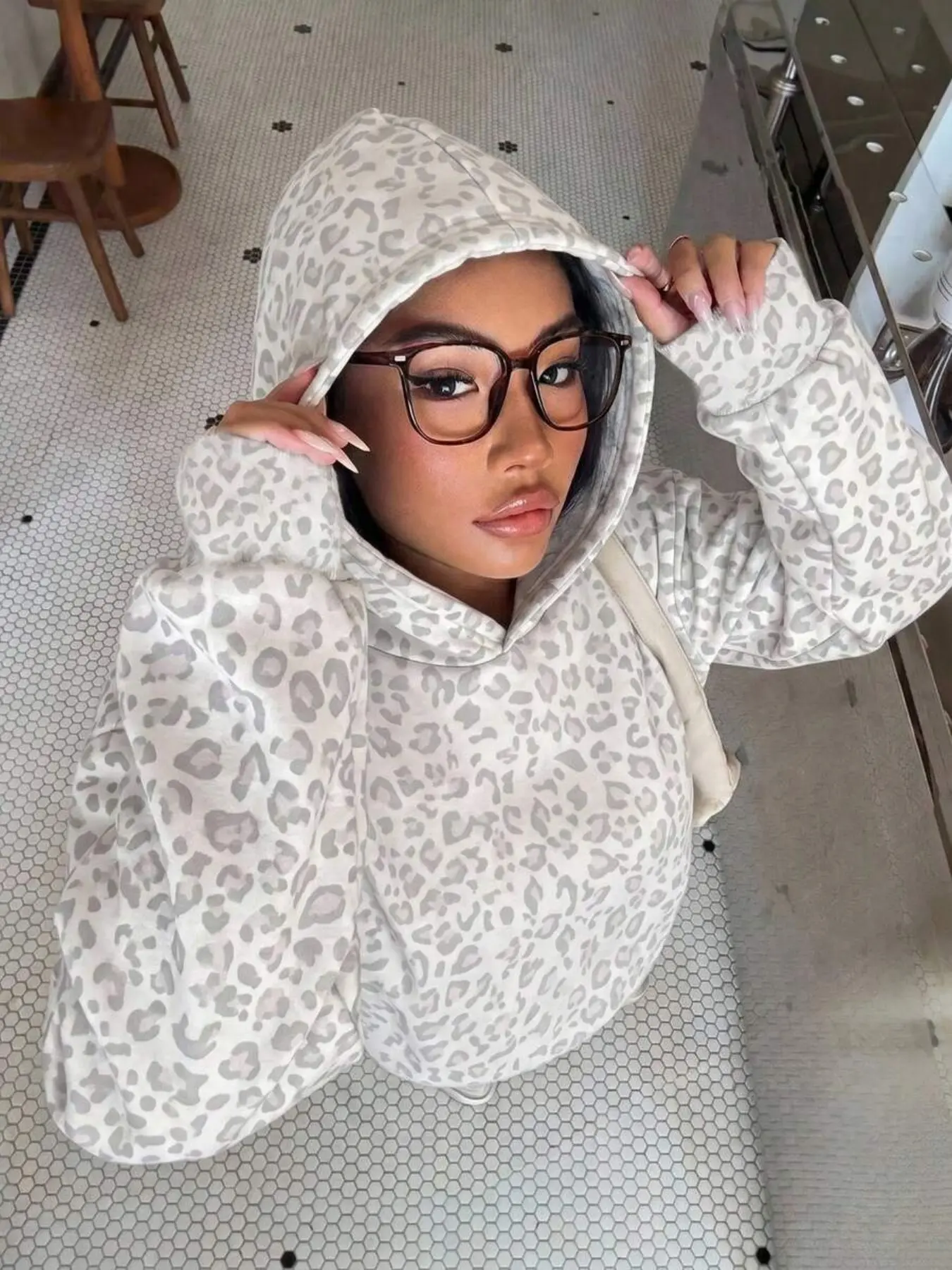 Autumn Winter Simple College Style Retro Leopard Print Long Sleeve Loose Pullover, Versatile Y2K Streetwear for Work, Dates, Parties, Travel