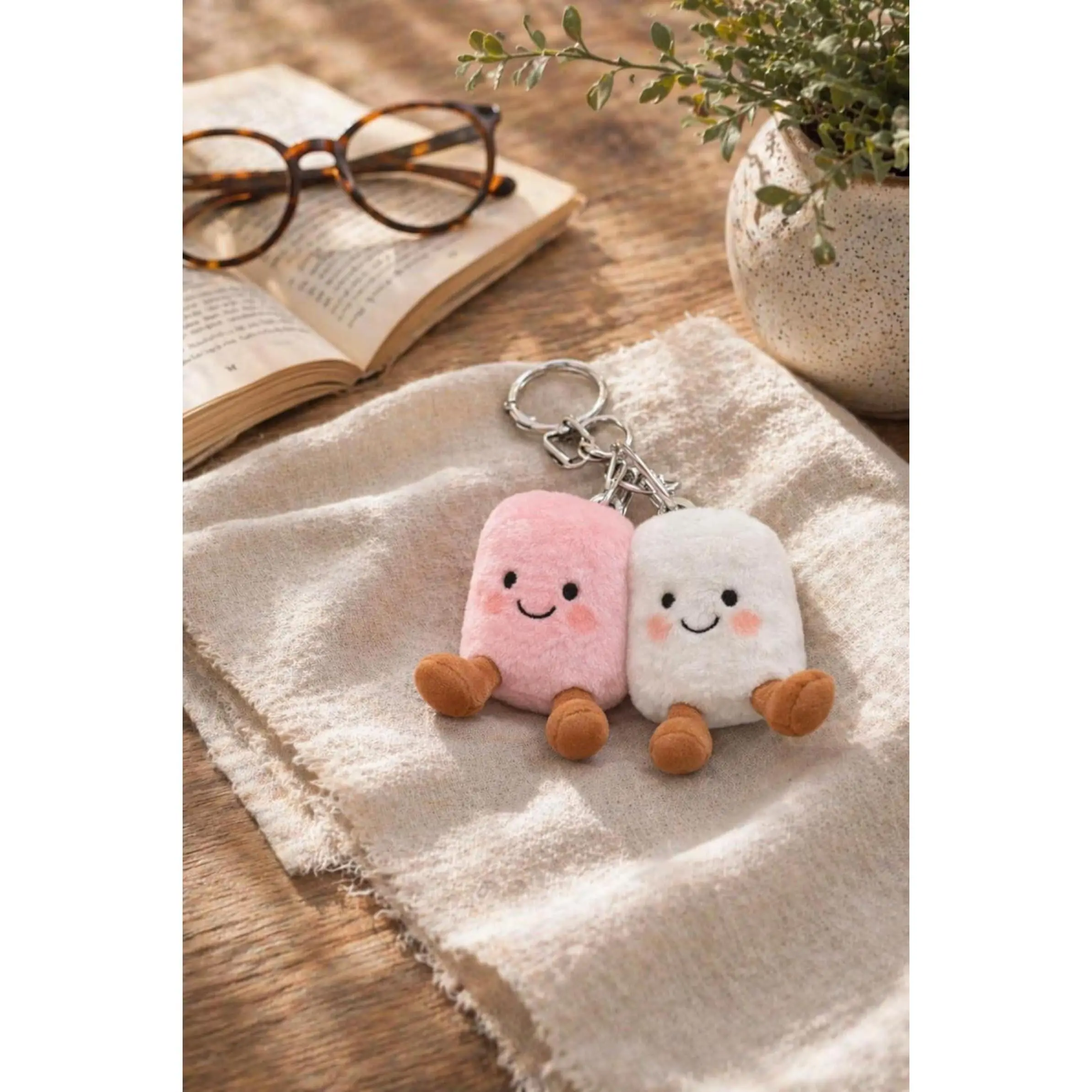 Marshmallow Plush Keychain Set - Unisex Kawaii Couple Bag Charm, Soft Toy Keyring Gift for Collectors