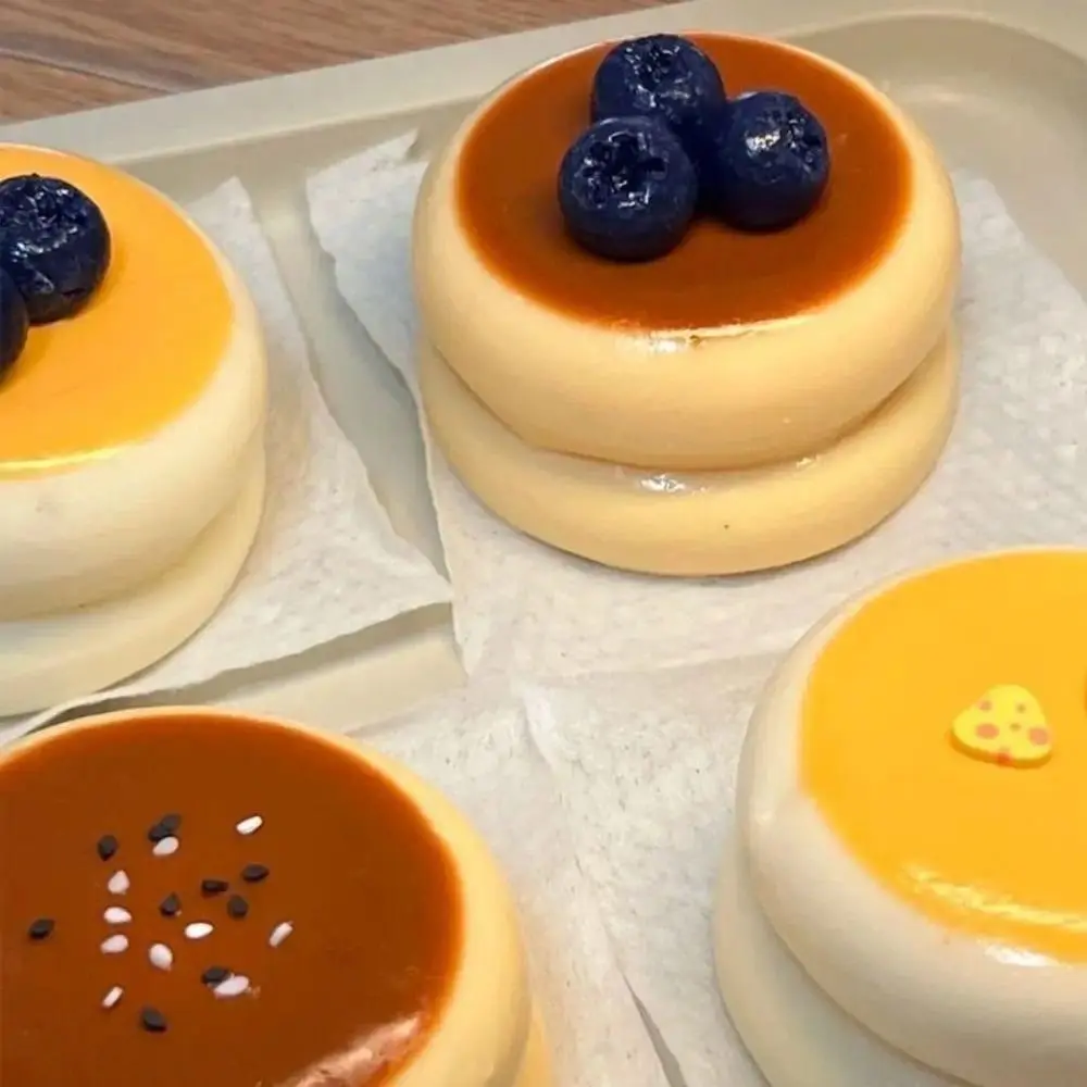 Slow Rebound Simulation Soufflé Fidget Toy Cake Shape Pinching Stress Relieving Toy Strawberry Blueberry Squishy Squeeze Toy
