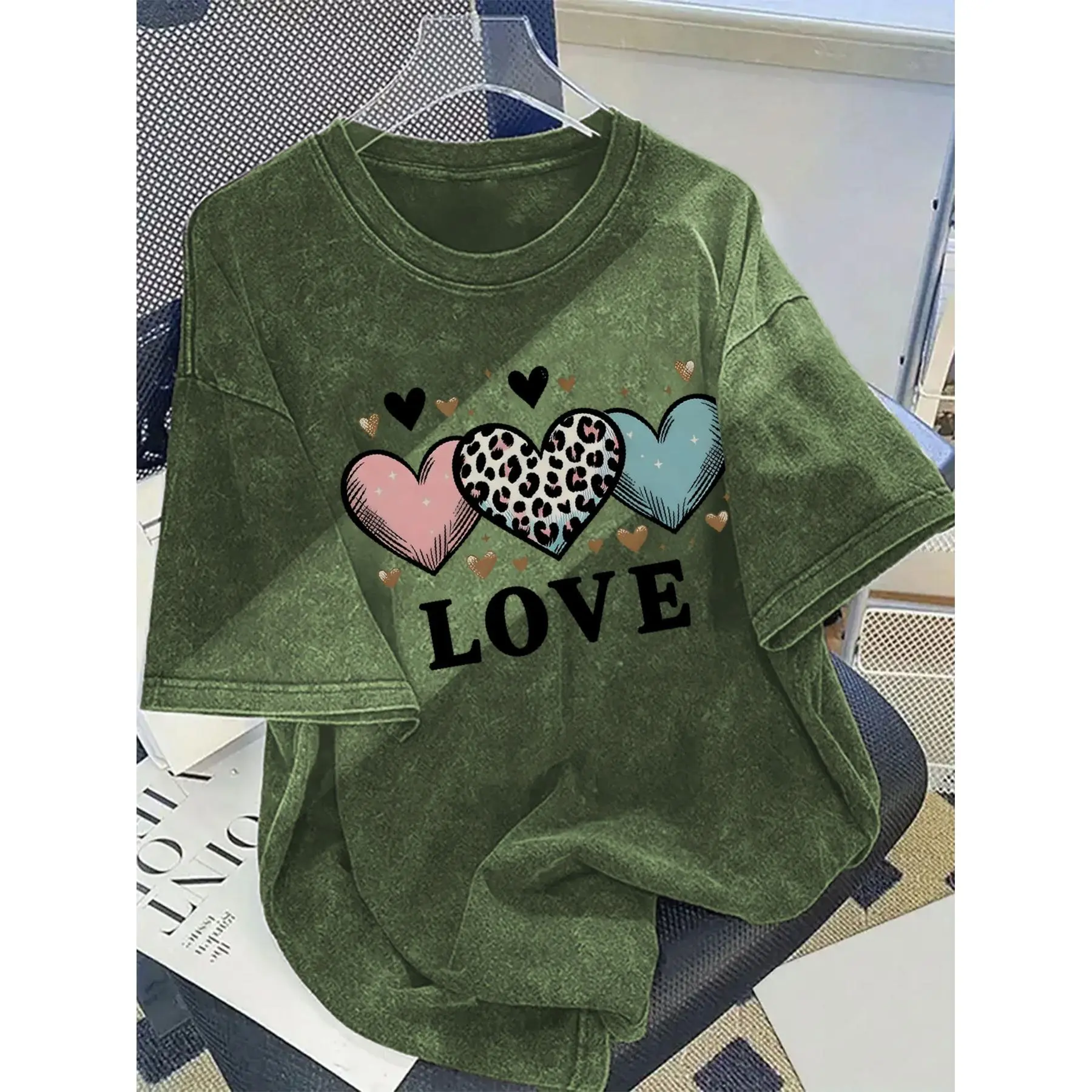 Men's Vintage Washed Short-Sleeve T-Shirt with Heart Leopard & LOVE Print - Loose Fit Round Neck Retro Casual Shirt Suitable for Daily Wear, Machine Washable, Skin-Friendly Fabric, Gift for, Year-Round (Leopard/LOVE) Unisex Graphic