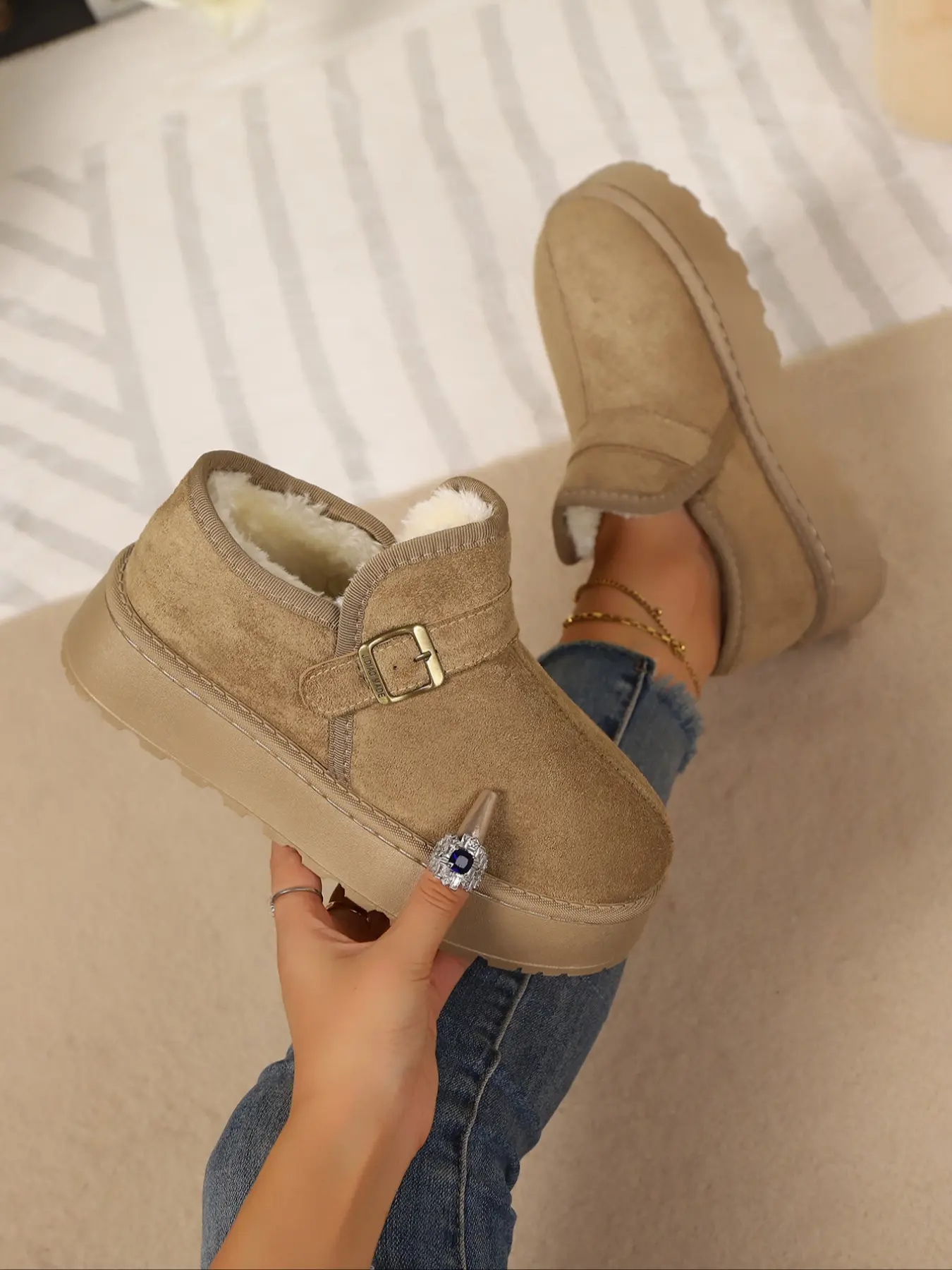 Women's Buckle Decor Platform Snow Boots, Fuzzy Lined Warm Ankle Booties, Non‑Slip Thick Sole Winter Casual Shoes #WomenBoots #SnowBoots #WinterFootwear #PlatformBooties
