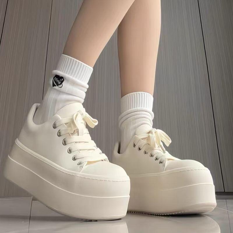 Women's casual black canvas shoes, 2026 spring new style, cute and quirky round-toed thick-soled platform white shoes, versatile for women