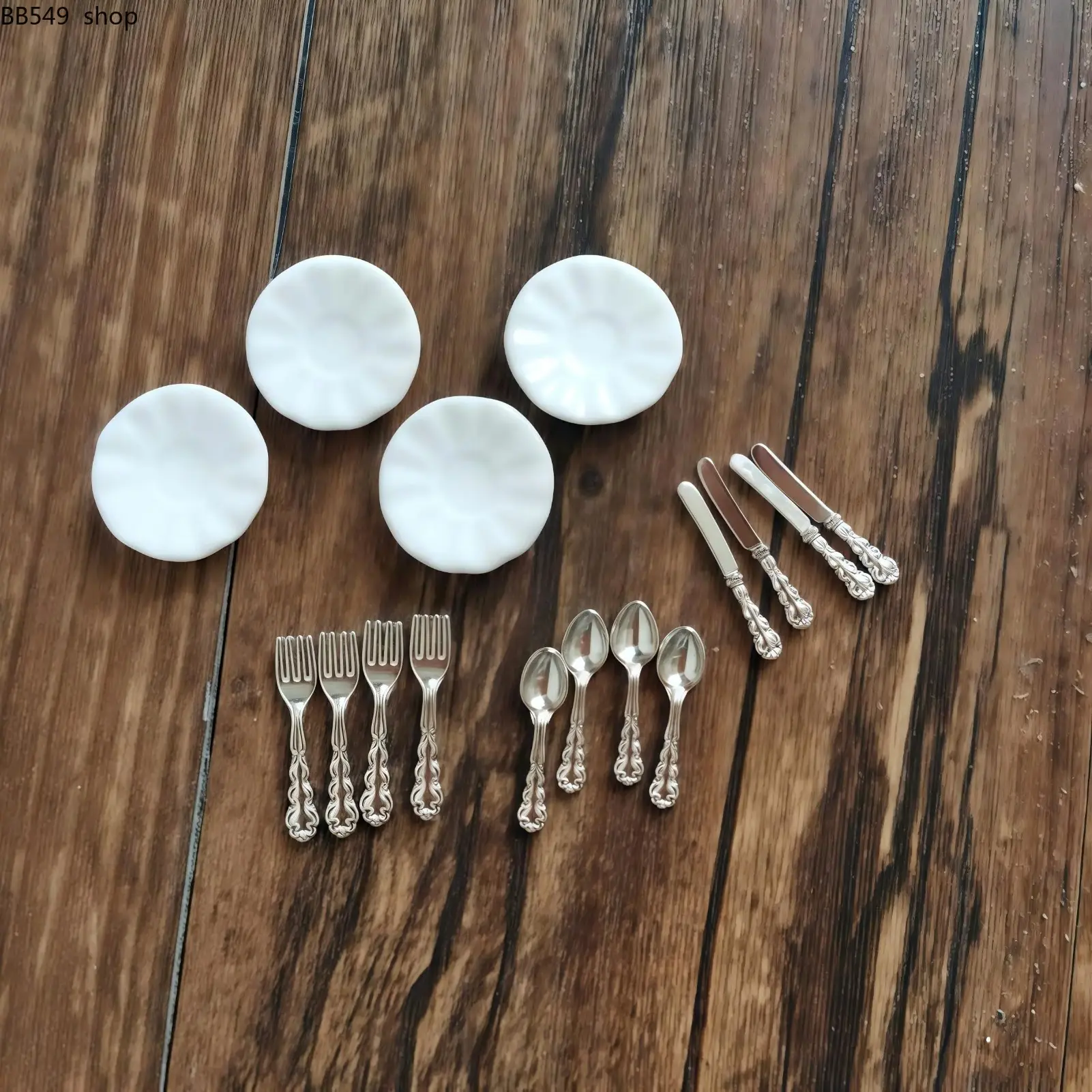 16pcs 1:12 Dollhouse Miniature Cutlery and Plate Set, Metal Fork Spoon Knife with Resin Plates, Mini Kitchen Dining Accessories, Display, Non-Food Contact