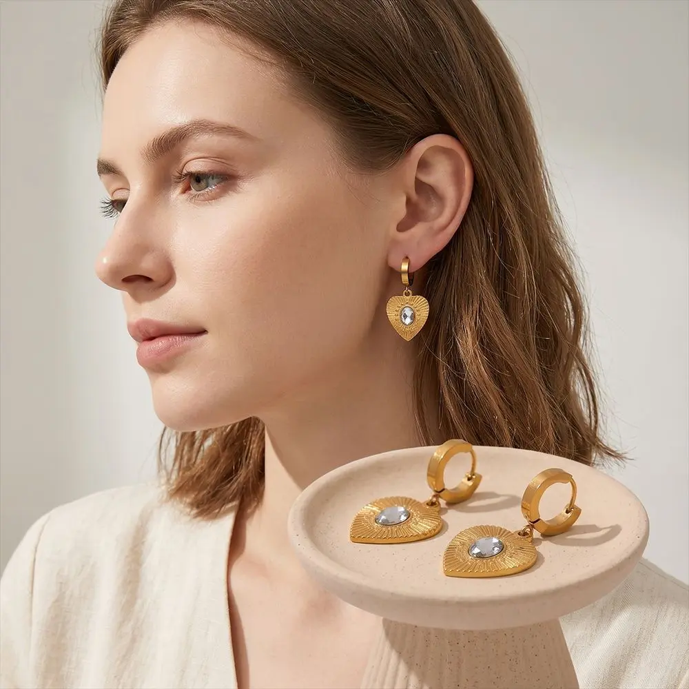 Vintage Sunburst Heart Dangle Huggie Earrings 1 Pair Gold Stainless Steel Inlaid Crystal Drop Earrings Women Retro Jewelry