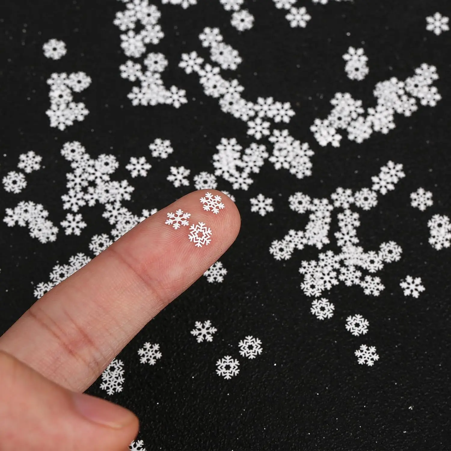 400 count Mini Metal Snowflake, 0.5cm/0.2in Small Christmas Craft Embellishments  Winter White Snow Flake Little Decorating Ornaments for DIY Scrapbooking  Art Holiday Party Decoration