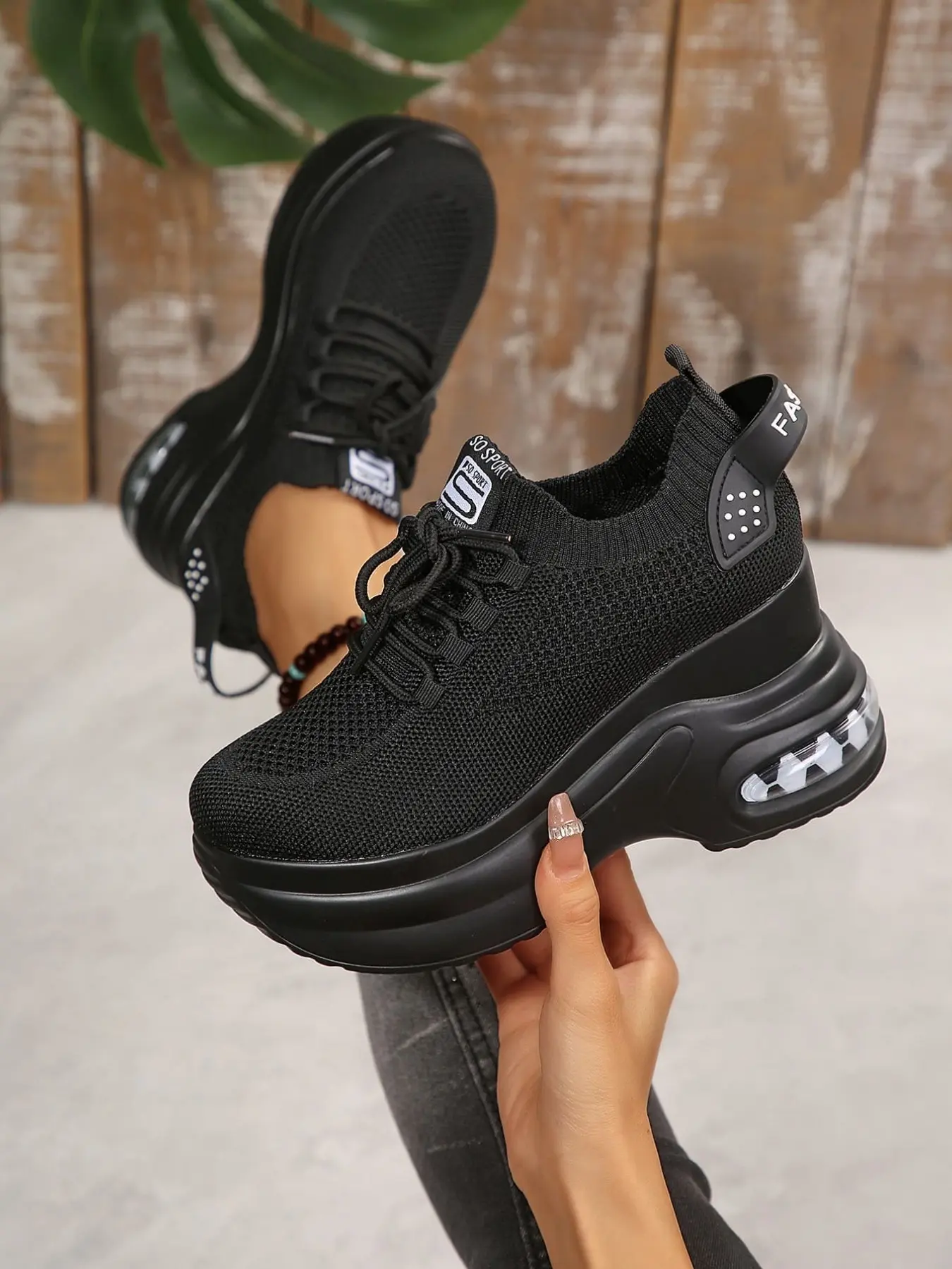 A Pair Of Women’s High Wedge Platform Walking Shoes, Elastic Breathable Mesh Fabric, Roomy Toe Box And Cushioned Air Sole. Great For Commutes, Shopping And Picking Up Kids, No Foot Soreness After Long Hours Of Walking And Standing