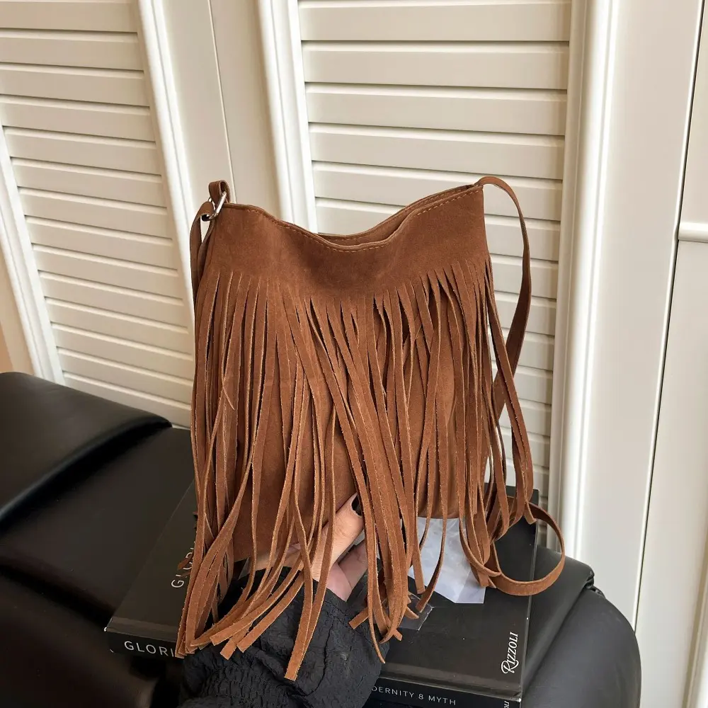 Retro Boho Faux Suede Shoulder Bag for Women, Western Hobo Handbag with Fringe Detail, Zip Closure & Adjustable Strap, Handbags For Women, Casual Wear, High Capacity, Shoulder Bags, Everyday Bags