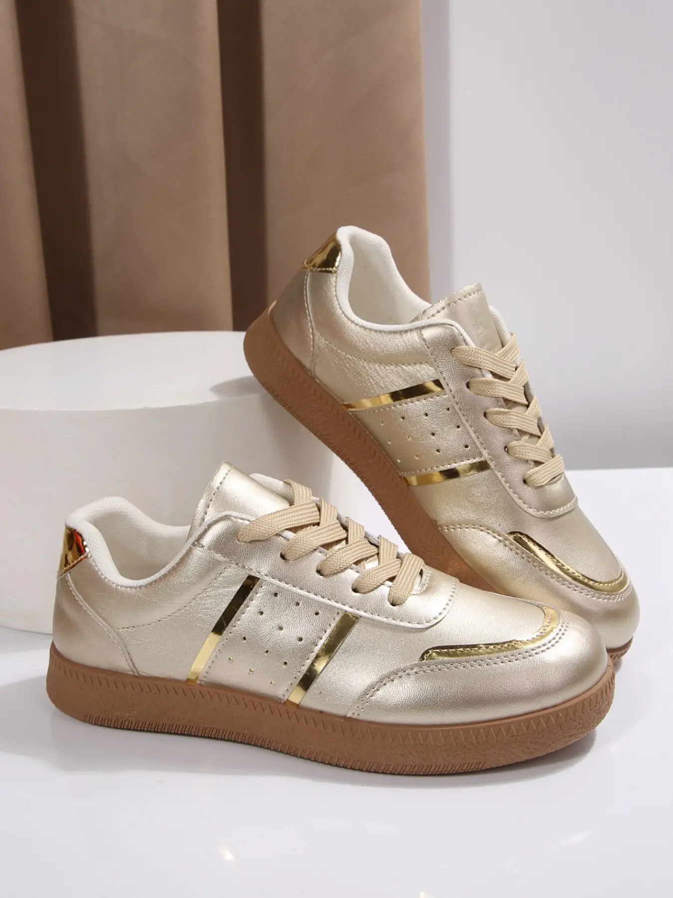 Women Metallic Retro Trainer Flat Sneakers Gold Contrast Strip Lace‑Up Low‑Top Gum Sole Casual Shoes For Back To School Daily Walking Street Outfit
