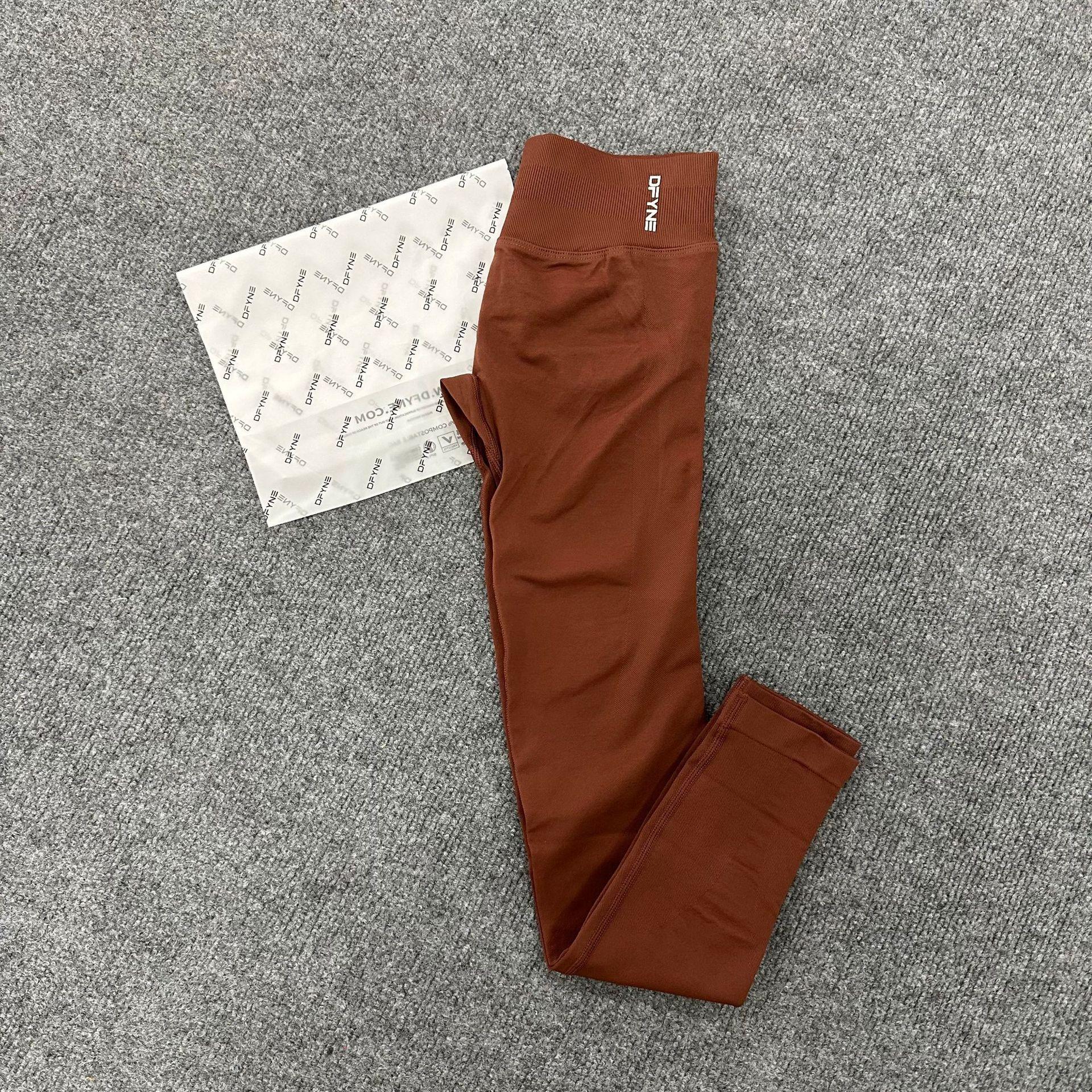 DFYNE's best-selling high-waisted, hip-lifting yoga pants, quick-drying running and training leggings, and bare-skin feel sports leggings are essential for spring and summer.