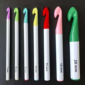 Multi-Size Crochet Hooks Set – 7pc Vibrant, Ergonomic Plastic Hooks 7mm-20mm, Comfort Grip for All Seasons