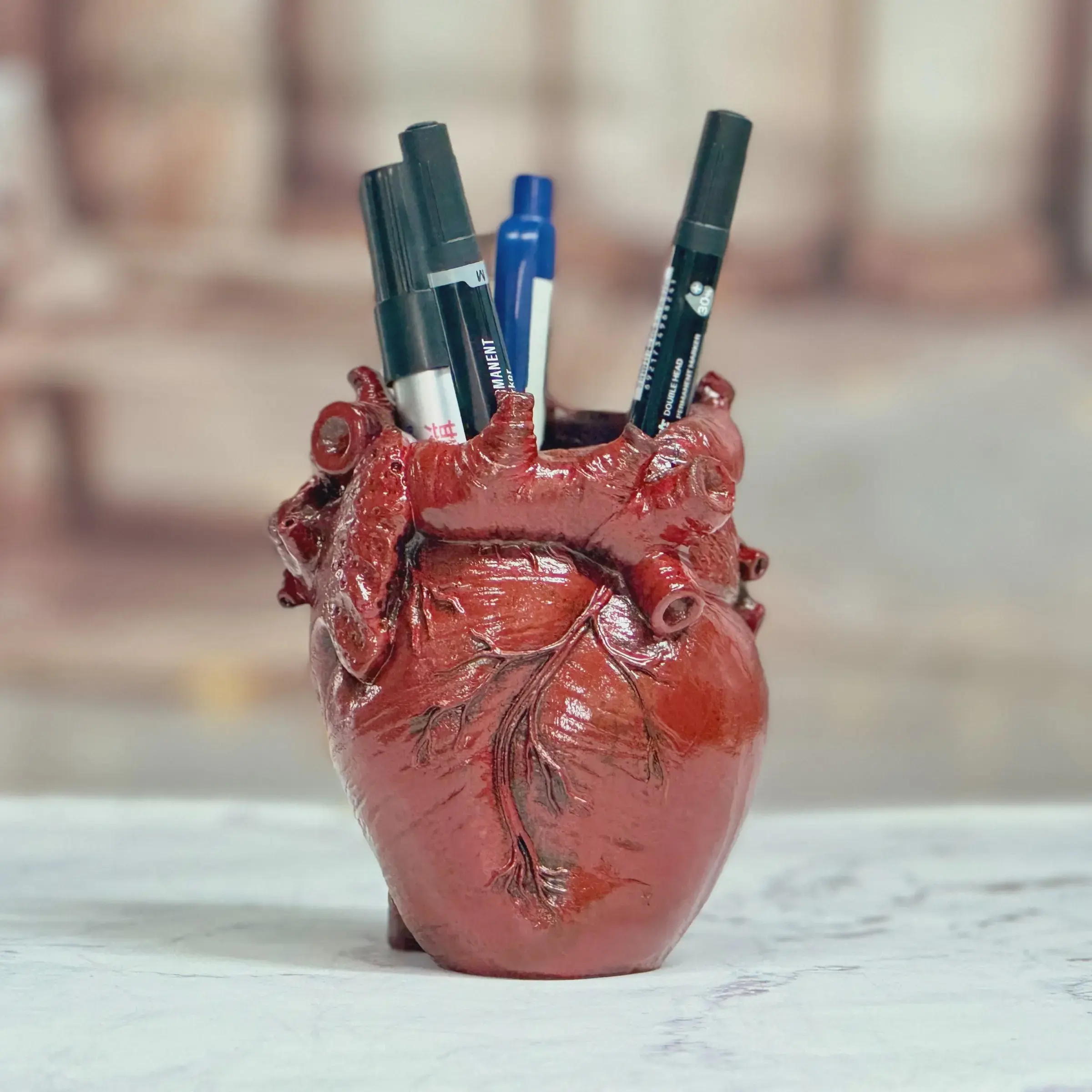 Gothic Anatomical Heart Resin Pen Holder, Marker Pen Holder, Pen Slot, Office Desk Accessories, Spooky Human Heart Desk Organizer, Unique Gift for Horror Lovers & Gothic Decor, Halloween Decoration, Office Desk Supplies, Desk Gadgets