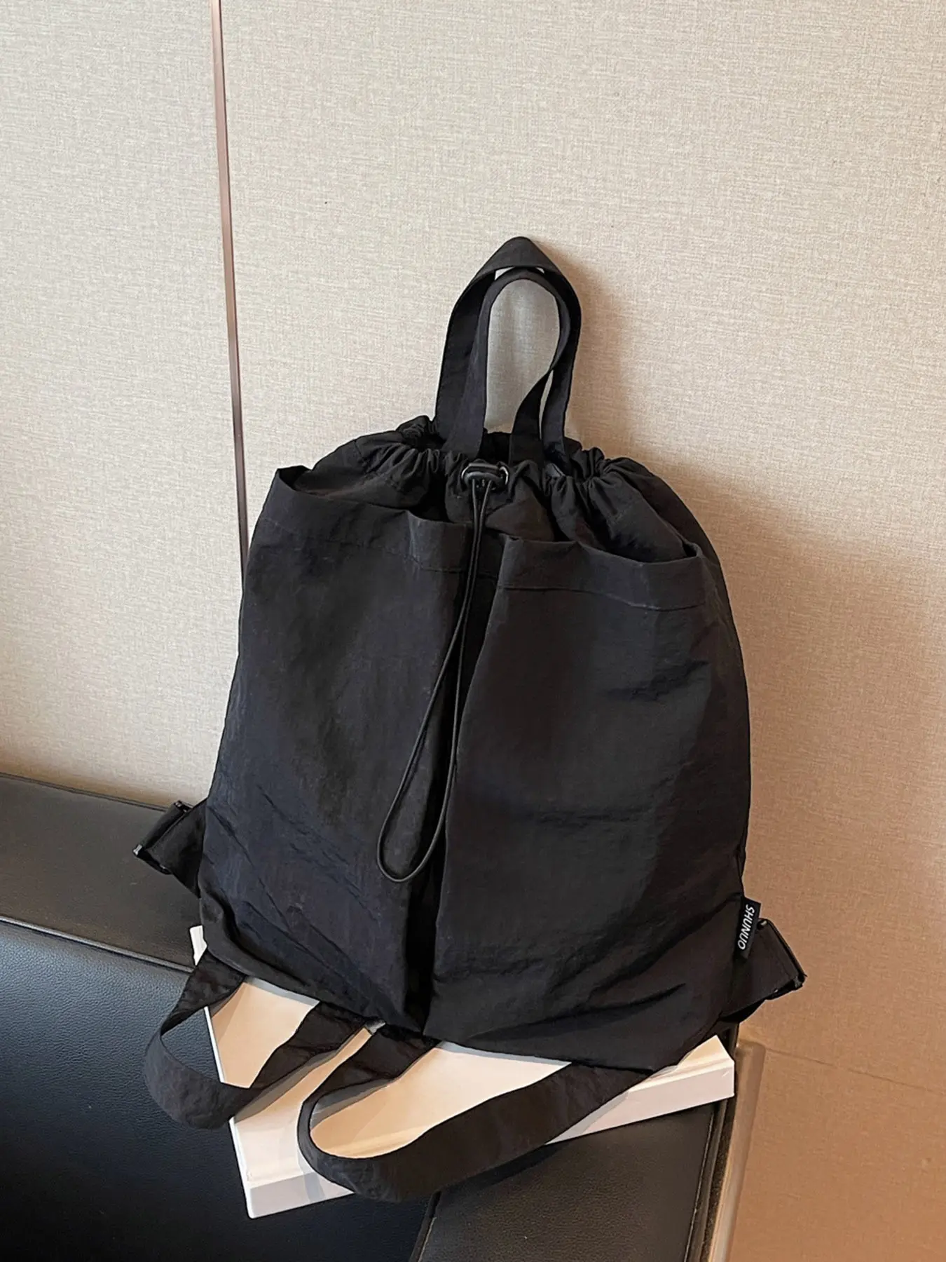 Simple drawstring backpack, with lightweight fabric that can be carried by hand, comes in multiple fresh colors, large capacity, perfect for classes, commuting, outings, a light and versatile backpack, Lightweight travel backpack