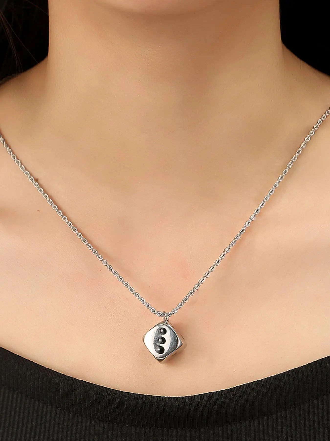 Fashion Dice Necklace Punk Style Clavicle Chain, Unique Simple Hip-Hop Unisex Jewelry, Trendy Accessory for All Occasions, Jewelry Accessories