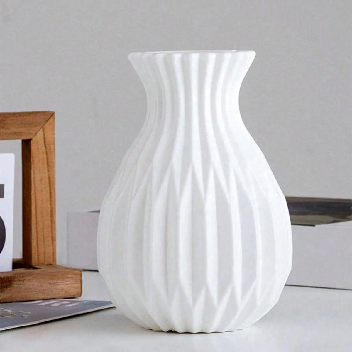Minimalist Faux Ceramic Vase, 1 Count Modern Flower Arrangement Vase, Flower Vase for Home Living Room Bedroom Dining Room Decor, Decorative Vase