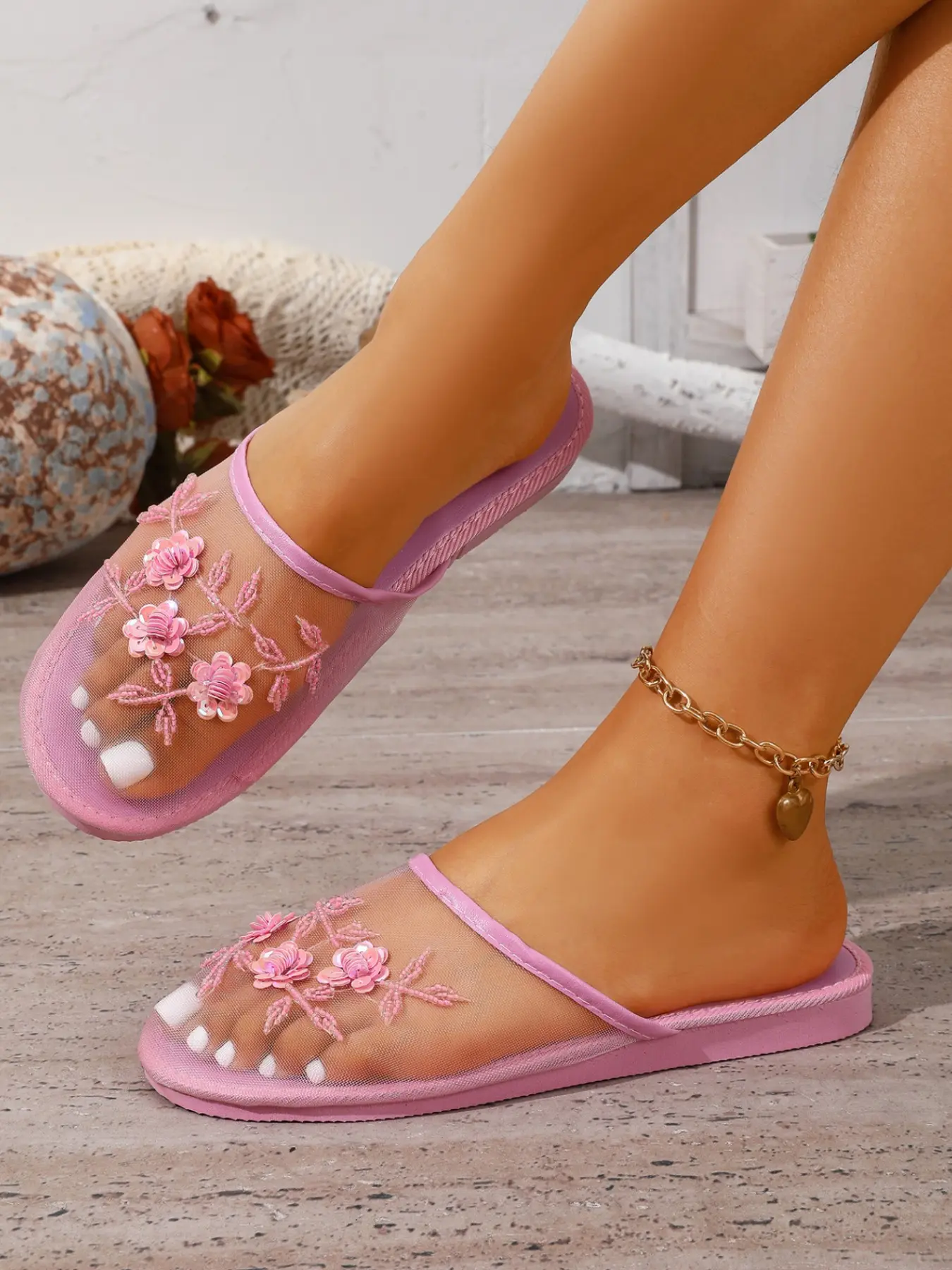 New Lace Embroidered Mesh Sandals for Women, Breathable Flat Slippers, Fashionable Outdoor Comfort Shoes, Lightweight and Non-Confined