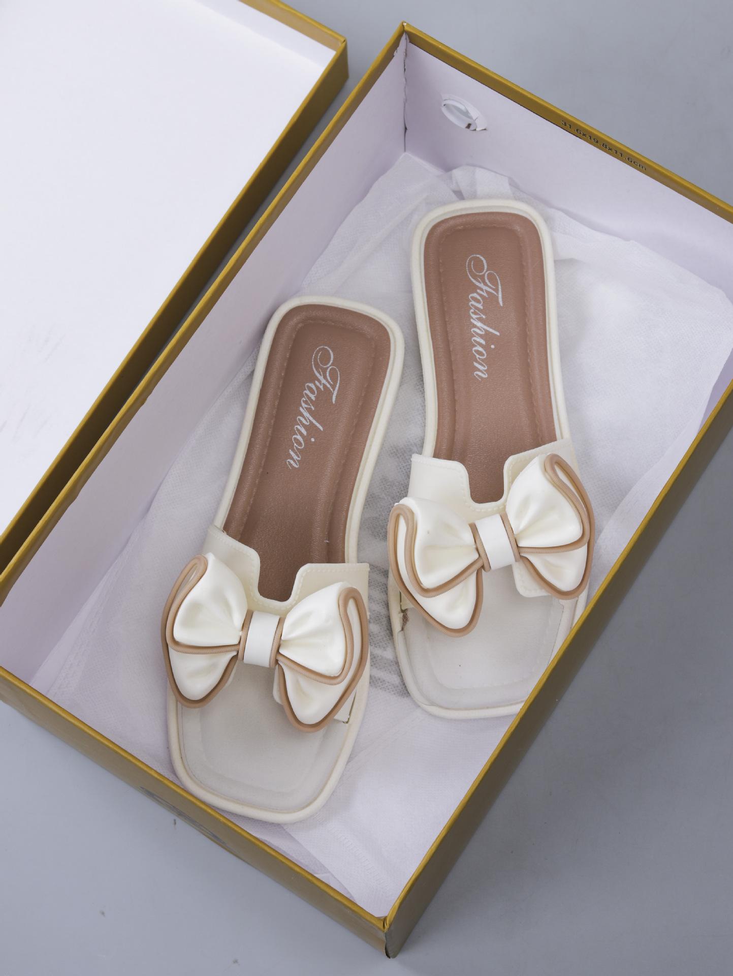 New style women's outdoor slippers with floral design, soft sole, fashionable, non-slip, flat bottom, butterfly square buckle, summer sandals for women