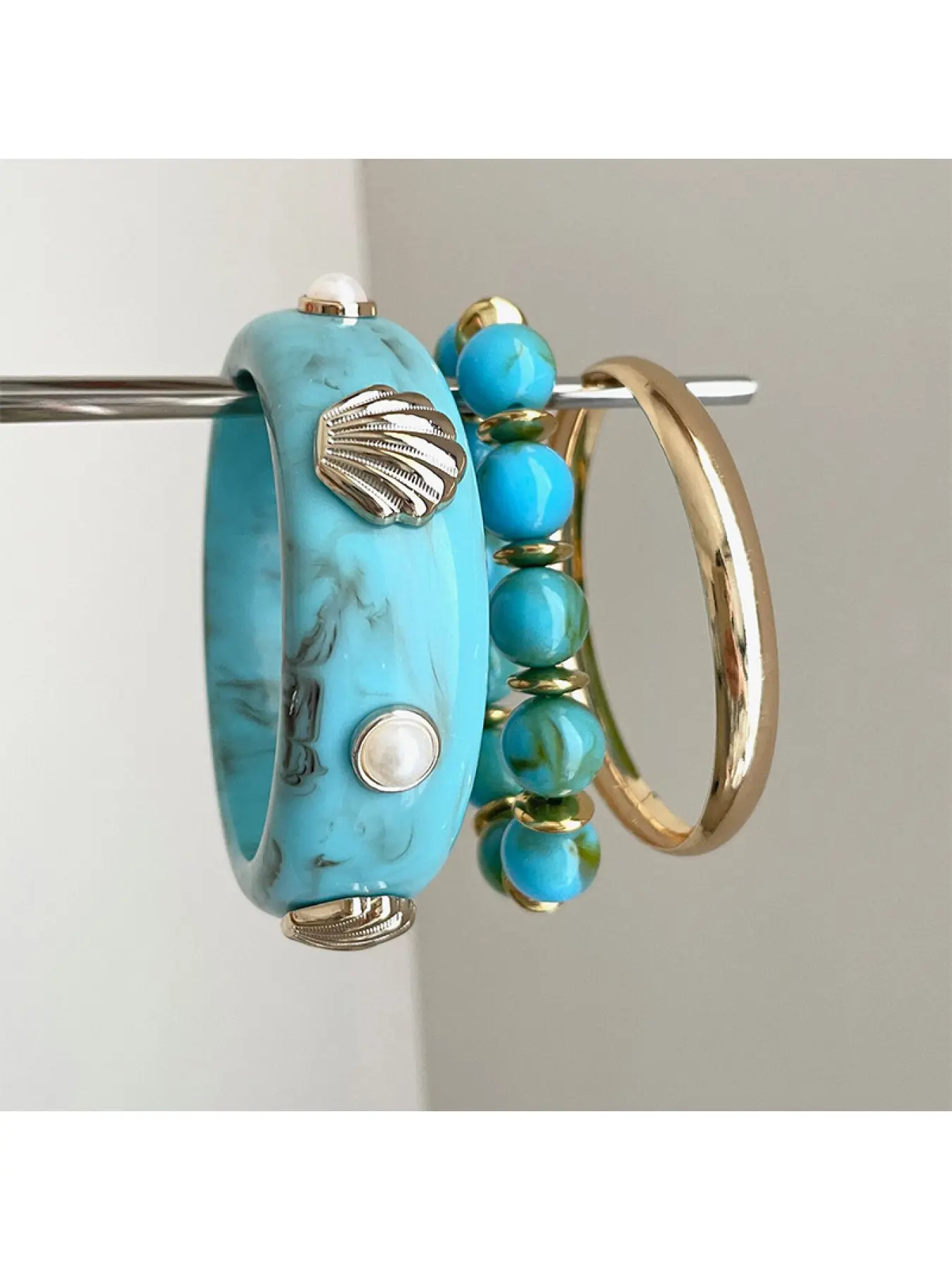3PCS Stackable Bangle Bracelet Set for Women, Turquoise Blue Resin Shell Pearl Wide Bangle Beaded Bracelet Gold Tone Bangle, Boho Summer Beach Vacation Party Daily Wear Jewelry Gift