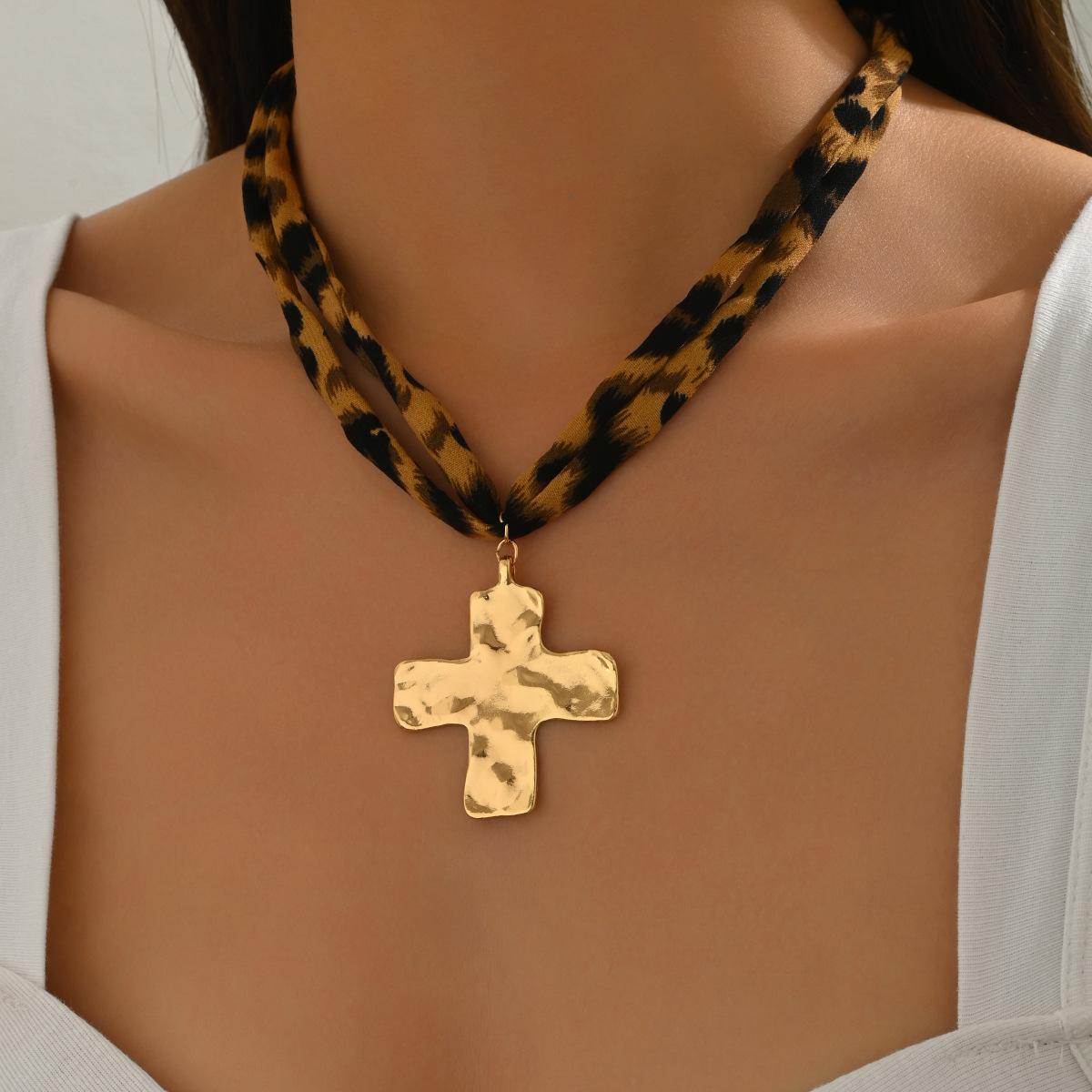 Wholesale cross necklaces for European and American cross-border markets, leopard print, flower, heart pendants, summer ocean shell and starfish collarbone chains