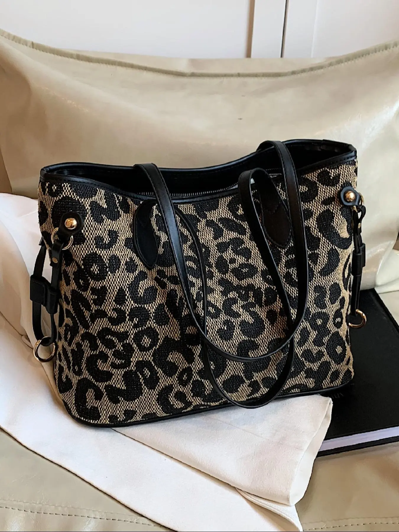 Retro casual leopard print large-capacity tote bag, women's fashionable and easy-to-match for daily commuting and business trips, crossbody underarm bag, Commuter Crossbody Bag, Fashion Patterned Bag