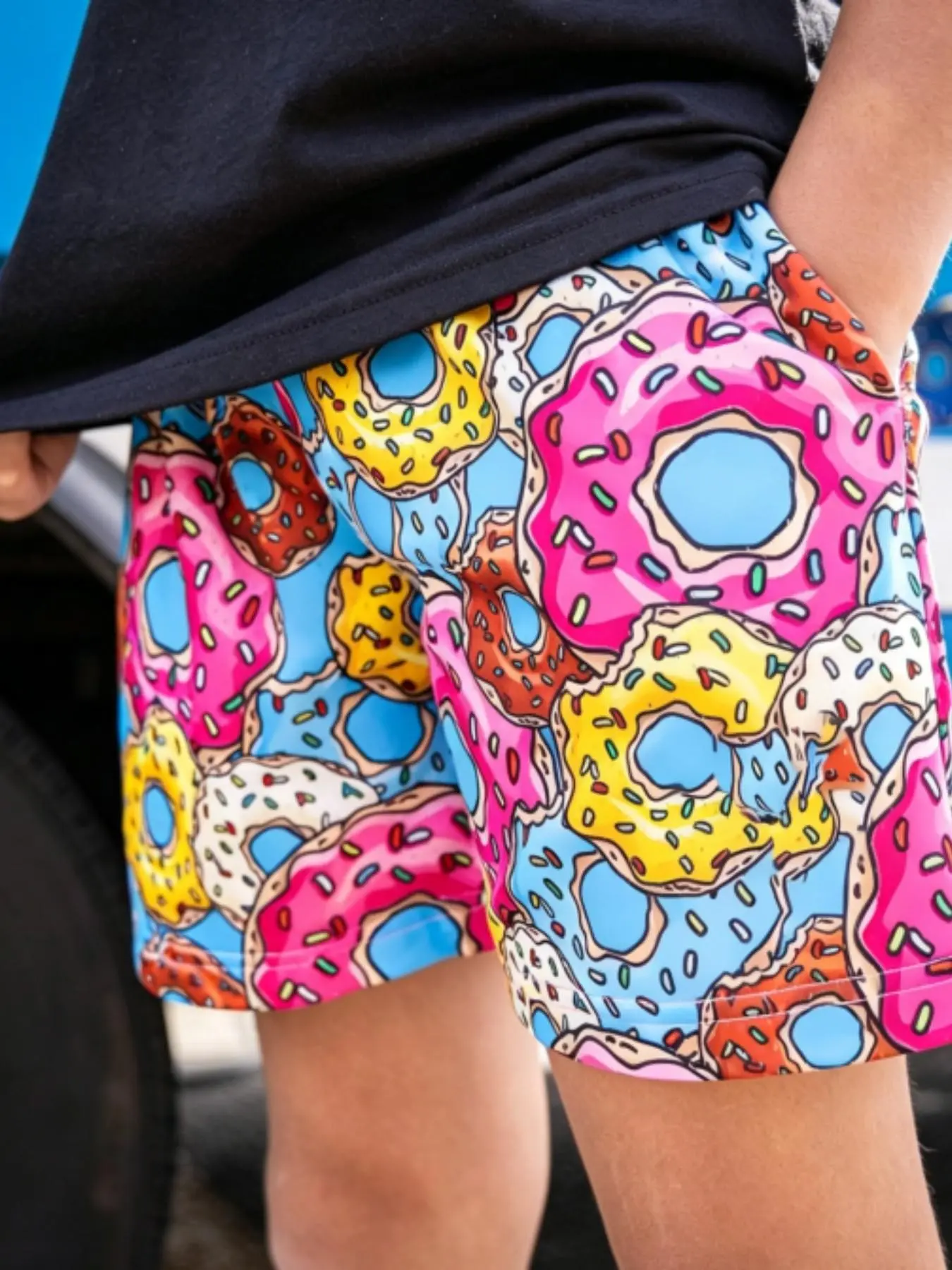 Colorful Donut Cartoon Kids Shorts, Fun Graffiti Style Boys' Vacation Beach Pants, Casual Slim-Fitting Short Hem, Graphic Pattern, Bottom Shorts, Lightweight Short
