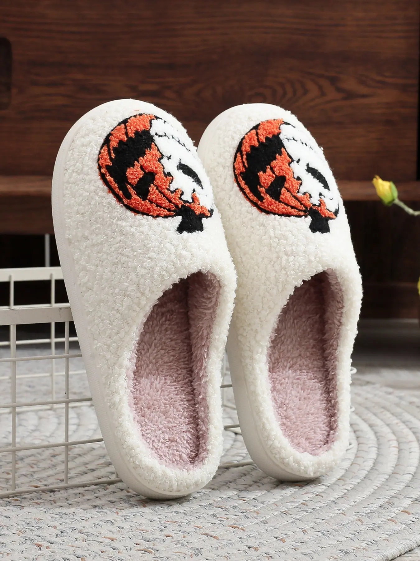 Autumn Winter New Comfortable Thick Sole Non-Slip Halloween Cute Ghost Smile Pumpkin Slippers, Fun Party Casual Home Warm Cotton Shoes
