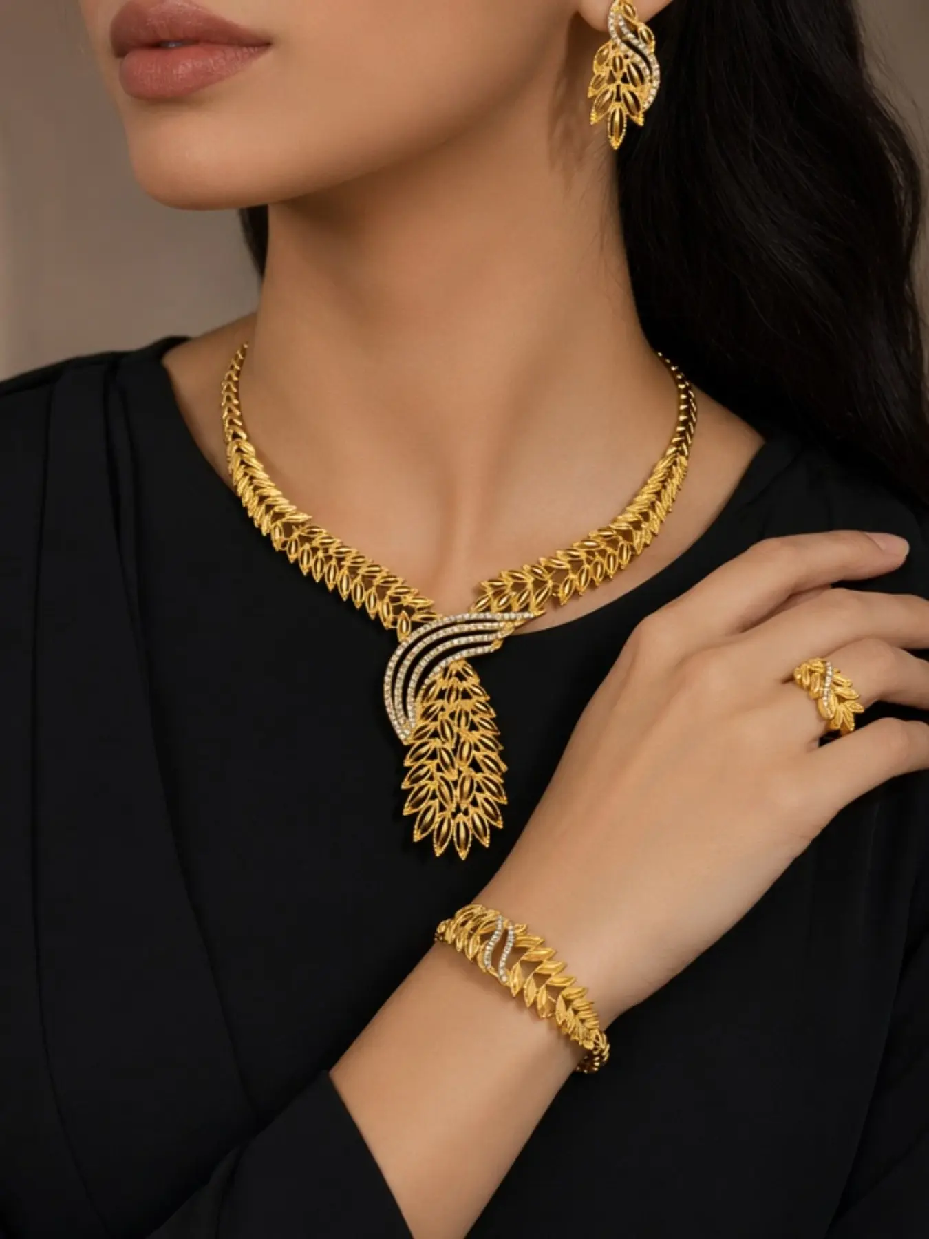 4 pieces per set of gold-plated jewelry set in Dubai, Middle East. Elegant and atmospheric style hollow wheat ear design necklace, ring, earring bracelet can be adjusted for ladies' wedding party accessories Wedding Sets
