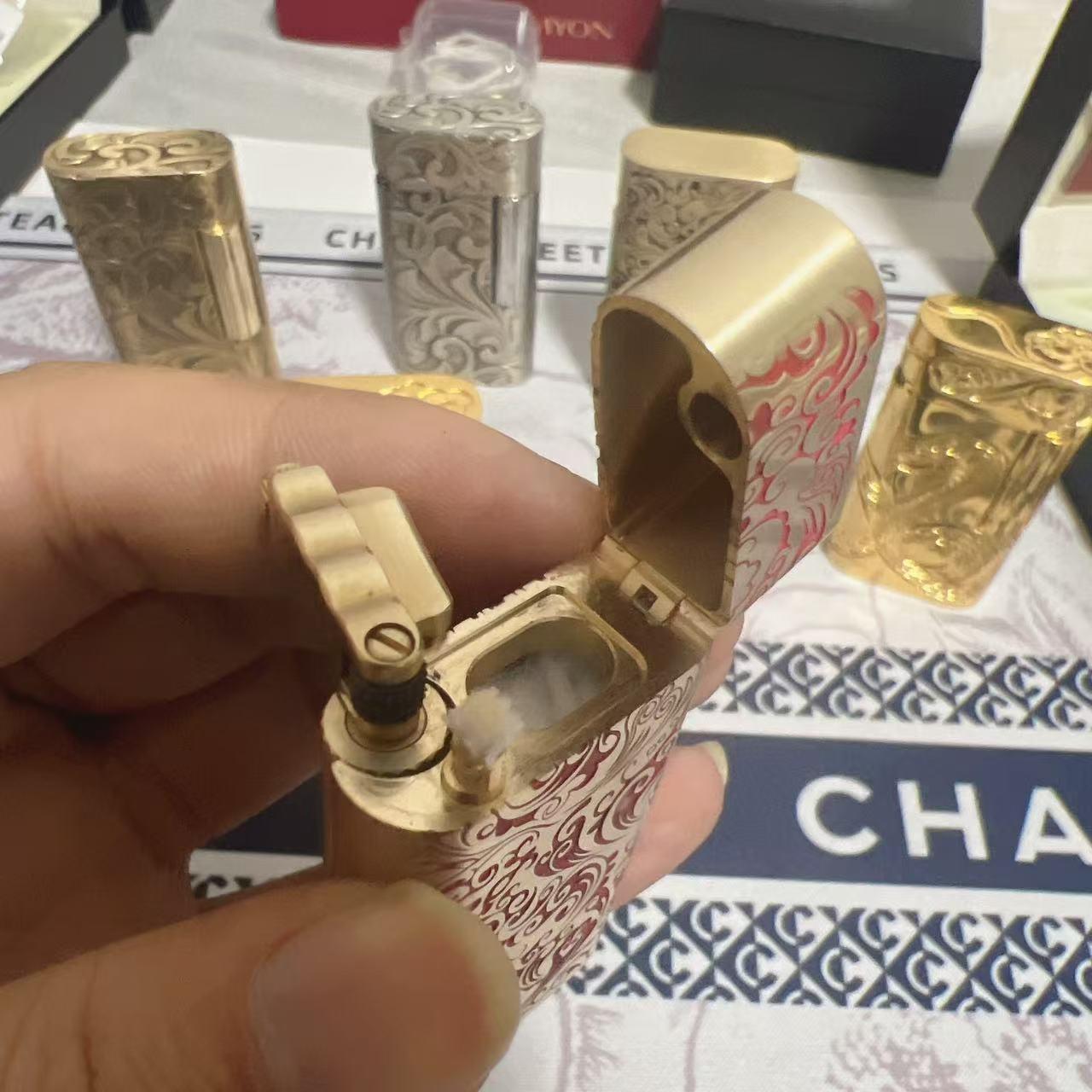 Luxury Gold Plated Vintage Lighter Full Copper Mini Size Unique Gift for Men Birthday Father Husband High End Fashion Collectible No Fuel Included