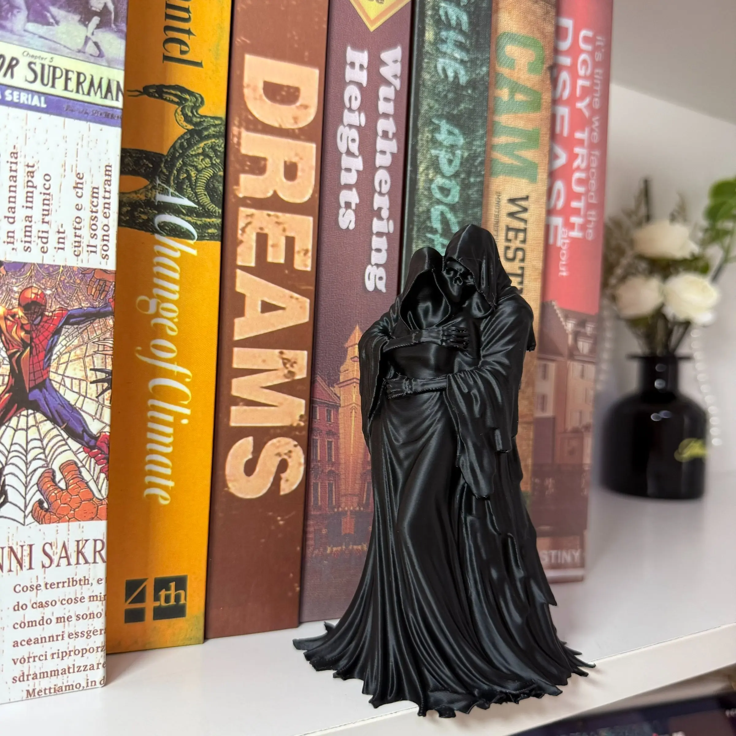 Till Death Do Us Part Grim Reaper Couple Figurine – Hugging Skeleton Lovers Statue, Gothic Romantic Resin Sculpture, Dark Fantasy Love Decor, Collectible Home Decoration Gift