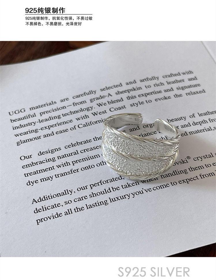A high-end, high-quality, niche treasure 925 sterling silver ring for women with an ins pleated texture and soft chain design