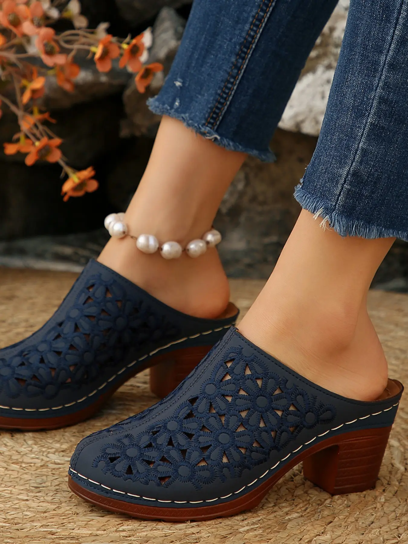 Women's Breathable Hollow Out Pu Leather Mules Clogs, Chunky Heel Casual Versatile Commuter Shoes, Comfortable and Stylish Footwear for Daily Wear