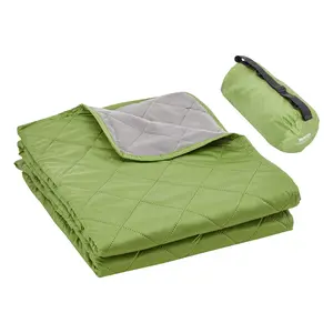 VEVOR Camping Blanket, Large Warm Stadium Blanket, Waterproof Windproof, 330GSM Polyester Fleece, Flame Retardant, Great for Outdoors, Picnics, Hiking, Sports Events, Travel, 82" x 55", Bicolor