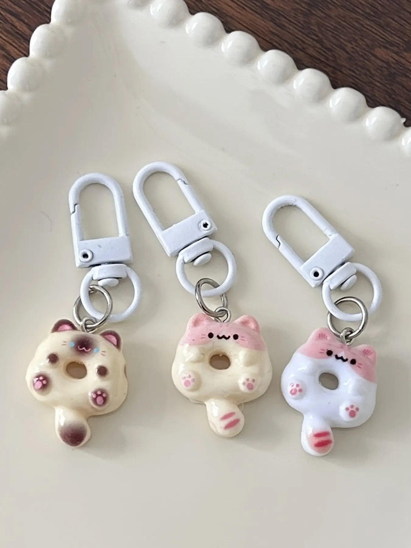 6pcs Cute Cartoon Cat Donut Keychains, Fun Food Toys, Bag Accessories, Couple and Best Friend Gifts, Decorative Items