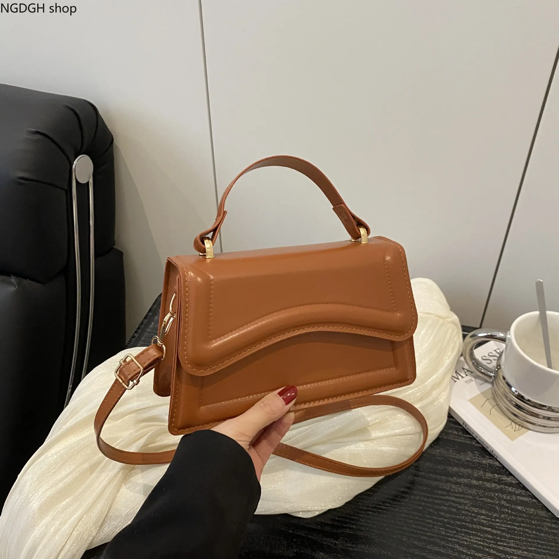Elegant Solid Color Mini Top Handle Bag, Curved Wave Flap PU Leather Crossbody Purse, Adjustable Shoulder Strap Ladies Satchel, Stylish Compact Handbag for Daily Commute, Social Gatherings and Casual Outdoor Activities