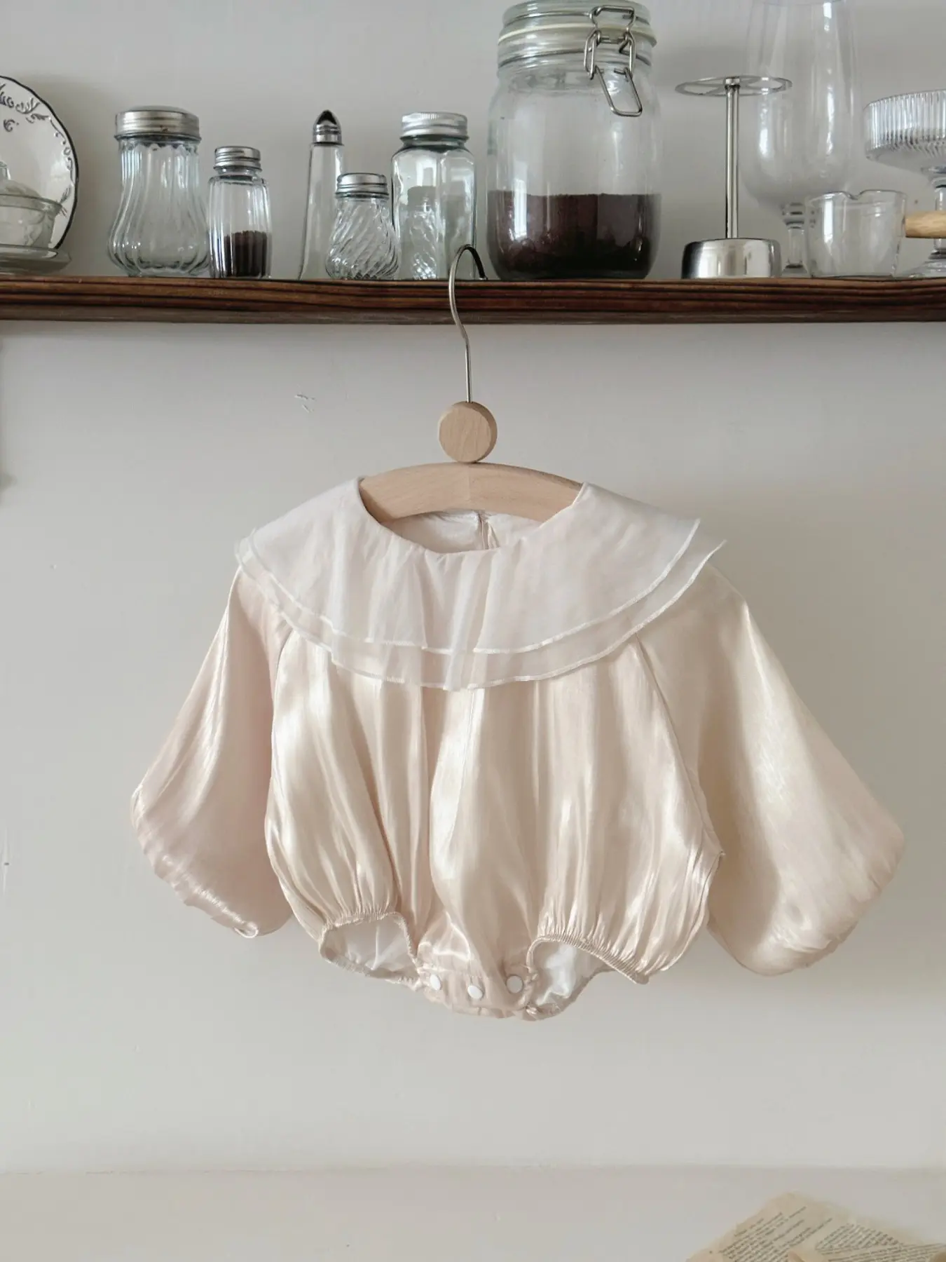 Charming Champagne Color Baby Romper, Floral Pattern, Loose-Fitting, Casual Style, French-Inspired Onesie for Girls