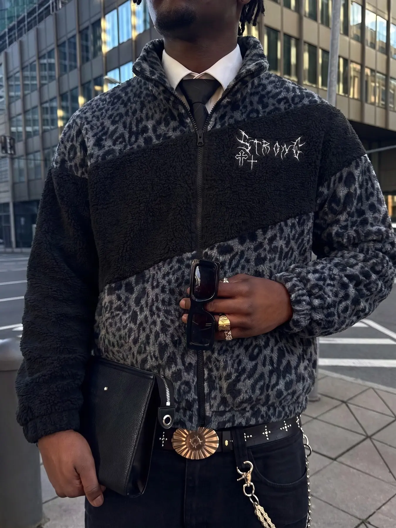 Men's Black Gray Leopard Color Block Full Zip Stand Collar Sherpa Fleece Jacket, Gothic Cross Spike Letter Chest Print Elastic Cuff Warm Fluffy Plush Coat For Fall Winter Dark Y2K Street Daily Casual Wear