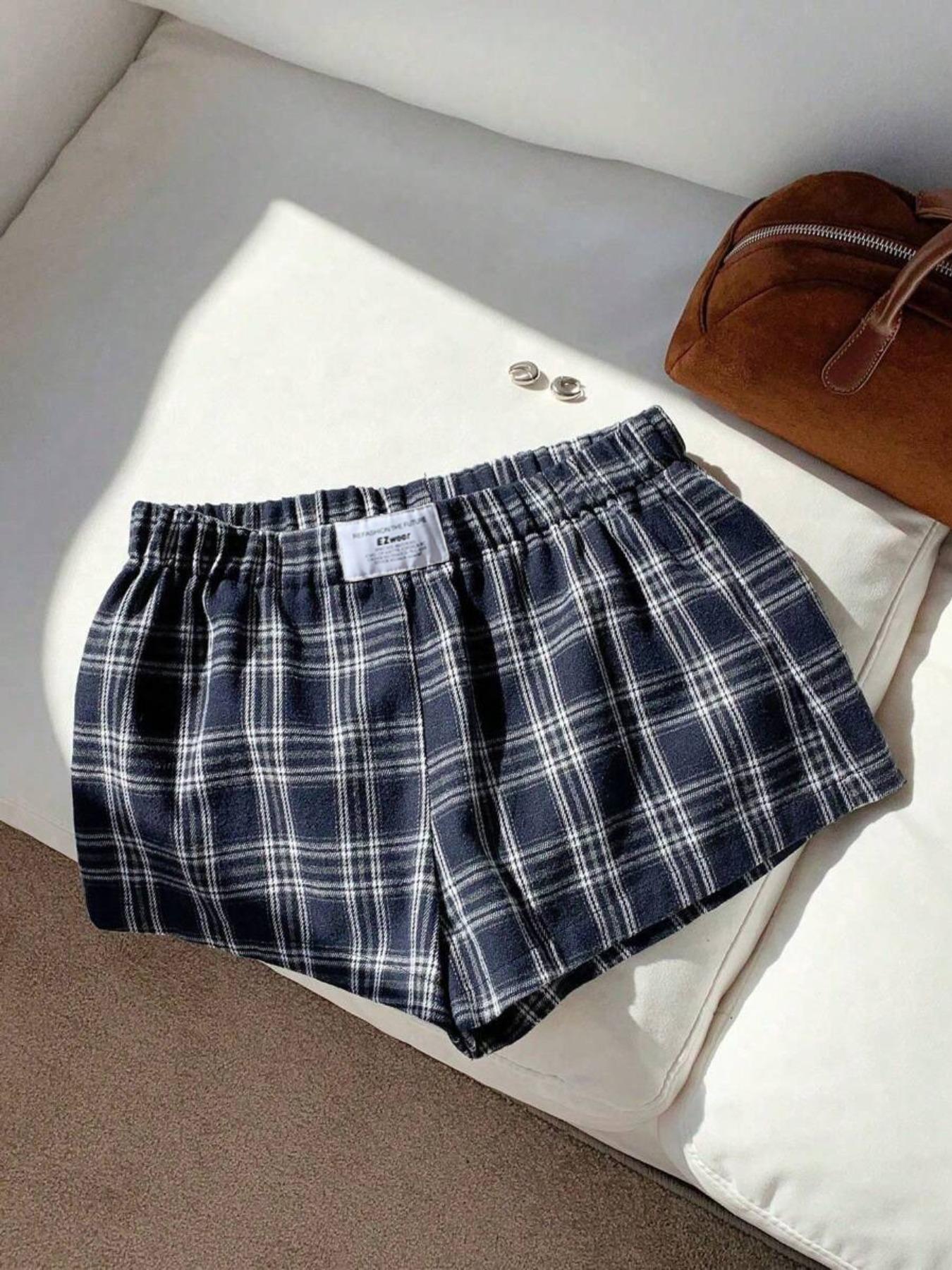 Women's Casual Checkered Stretch Waist Shorts for Summer, Loose-Fitting Thin Fabric Comfortable Design, Perfect Summer Wear