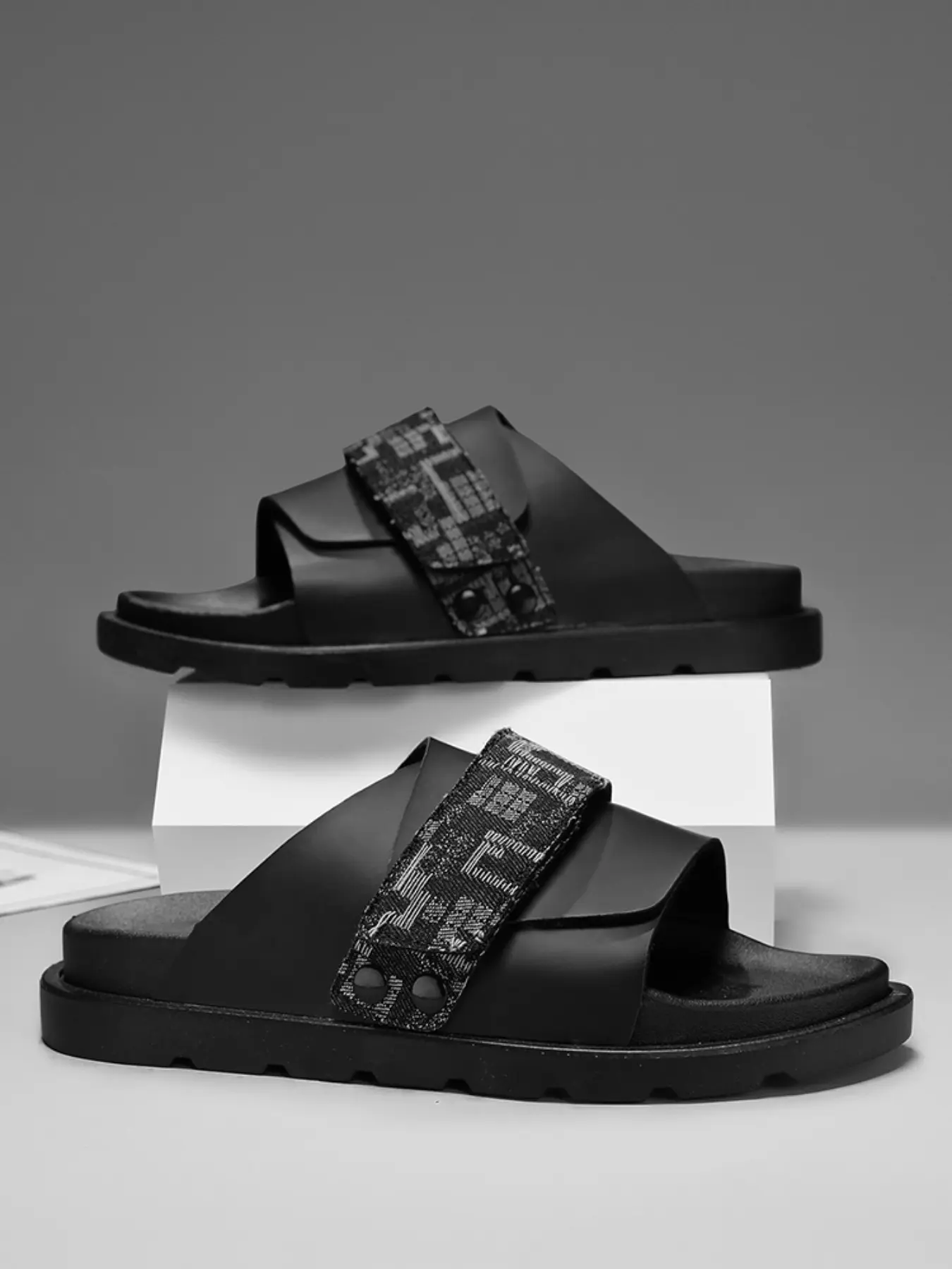 Men Cross Strap Slide Sandals Luxury Jacquard Adjustable Strap Soft Thick Platform Sole Non Slip Open Toe Casual Slippers Fashion Black Leather Summer Outdoor Walking Slides Male