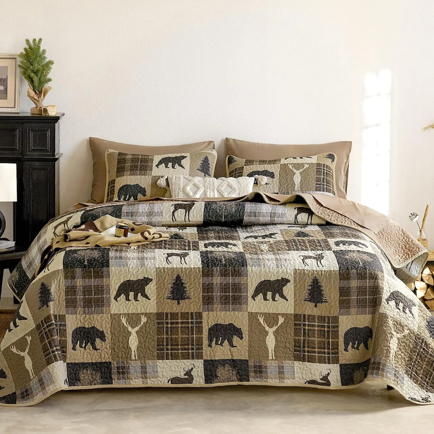 Rustic Quilt Set, Cabin Lodge Christmas Bear Moose Deer Wildlife Western Patchwork Country, Reversible Lightweight Bedspread Coverlet, 3 Pieces, Brown, Queen/Full Size