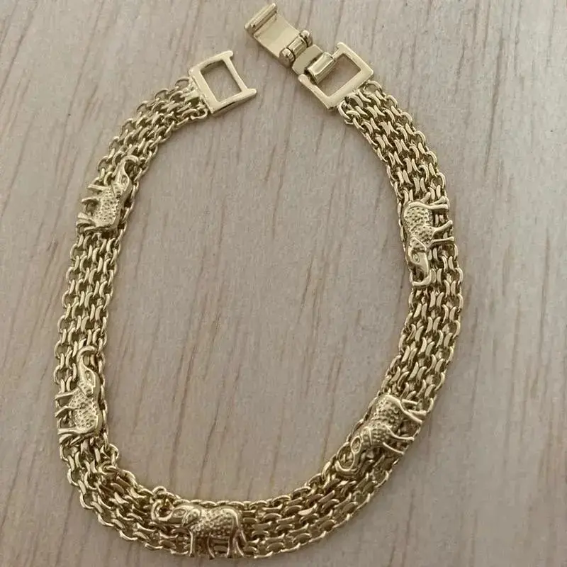 Women's Dainty Elephant Pendant Bangle Bracelet - 7in Gold Aesthetic, Good Luck Symbol, Unisex Basic Costume Jewelry, Spring Outfits, Ideal Gift for Birthday/Anniversary, Aesthetic Bracelets & Bangles for Stacking