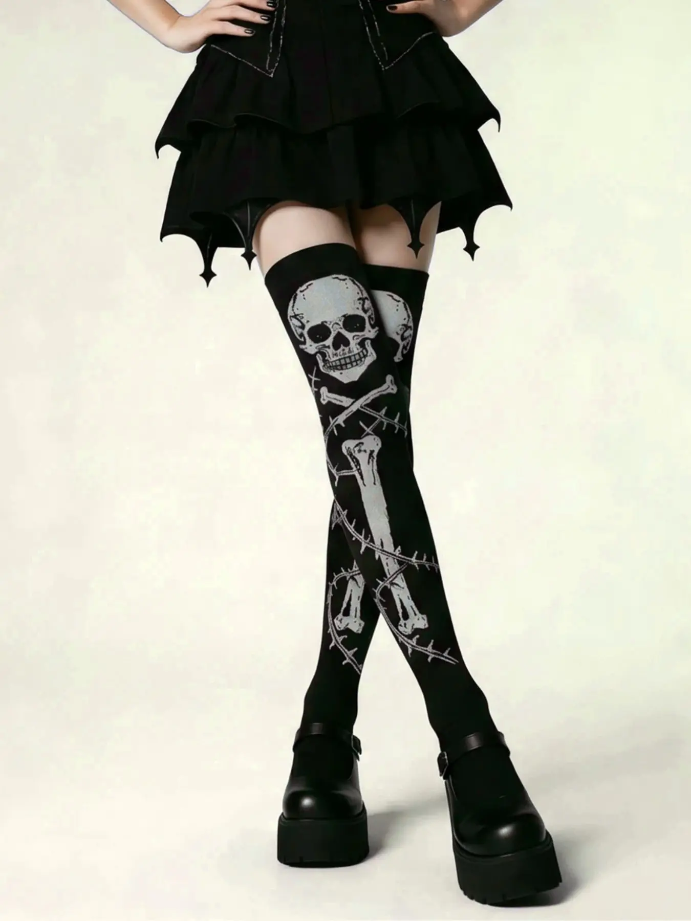 1 Pair of Skull-Print Knee-High Socks, Knee-Highs, Calf-Length Socks, Black Dark Gothic-Style Thigh-Highs—A Must-Have for Gothic Alt Girl Punk Outfits and Halloween