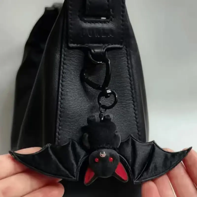 Halloween-themed bat-shaped keychain pendant - Keychain Charms, stylish and quirky bag charm, gothic style decoration, portable sports and outdoor backpack charm.