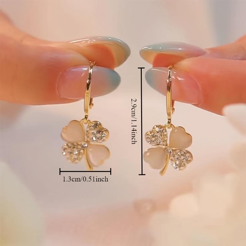A pair of women's rhinestone four-leaf clover earrings, elegant gold pendant fashion jewelry, stud earrings