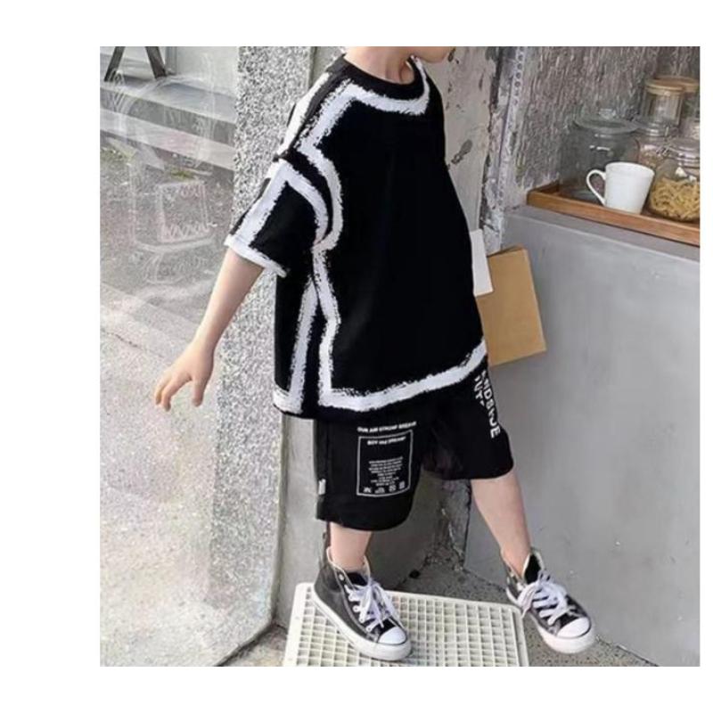 New fashionable short-sleeved summer clothing for boys, perfect for outdoor activities