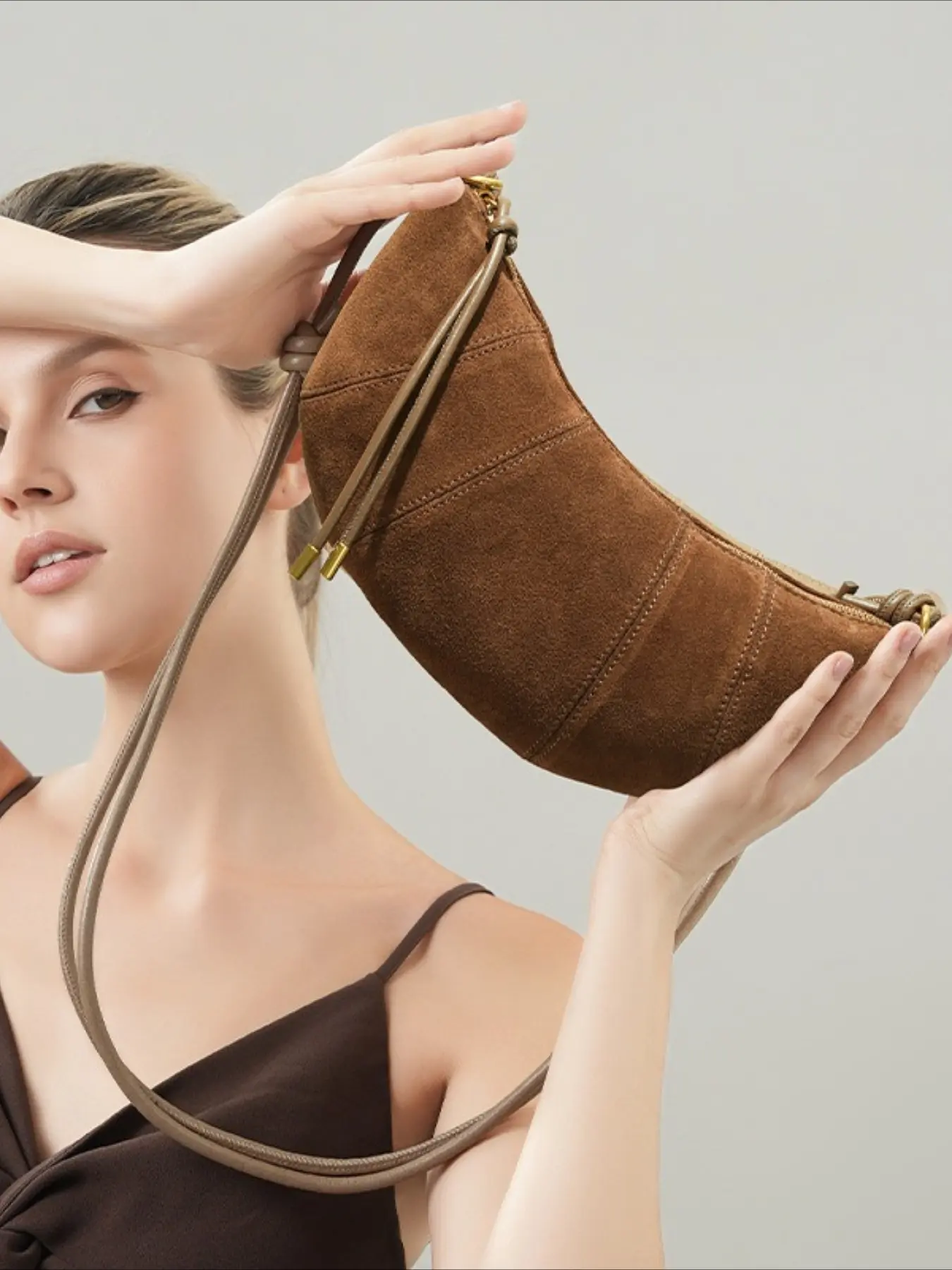 2025 new horn bag dumplings ultra-light commuter premium sense matte cowhide design sense niche leather messenger bag