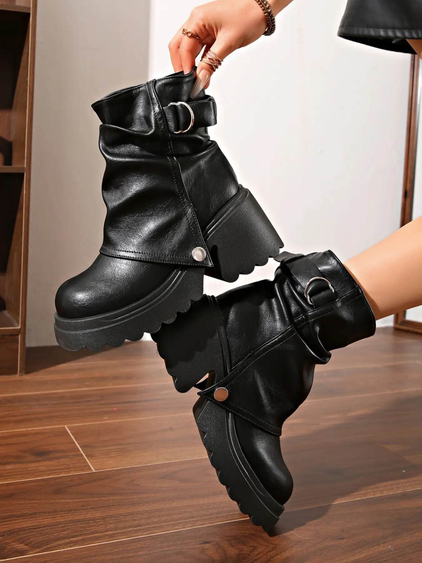 New thick soled flared women's boots with rivets and metal buckle decorations, platform chunky boots, autumn retro short knight boots, comfortable daily party shoes, fashionable style
