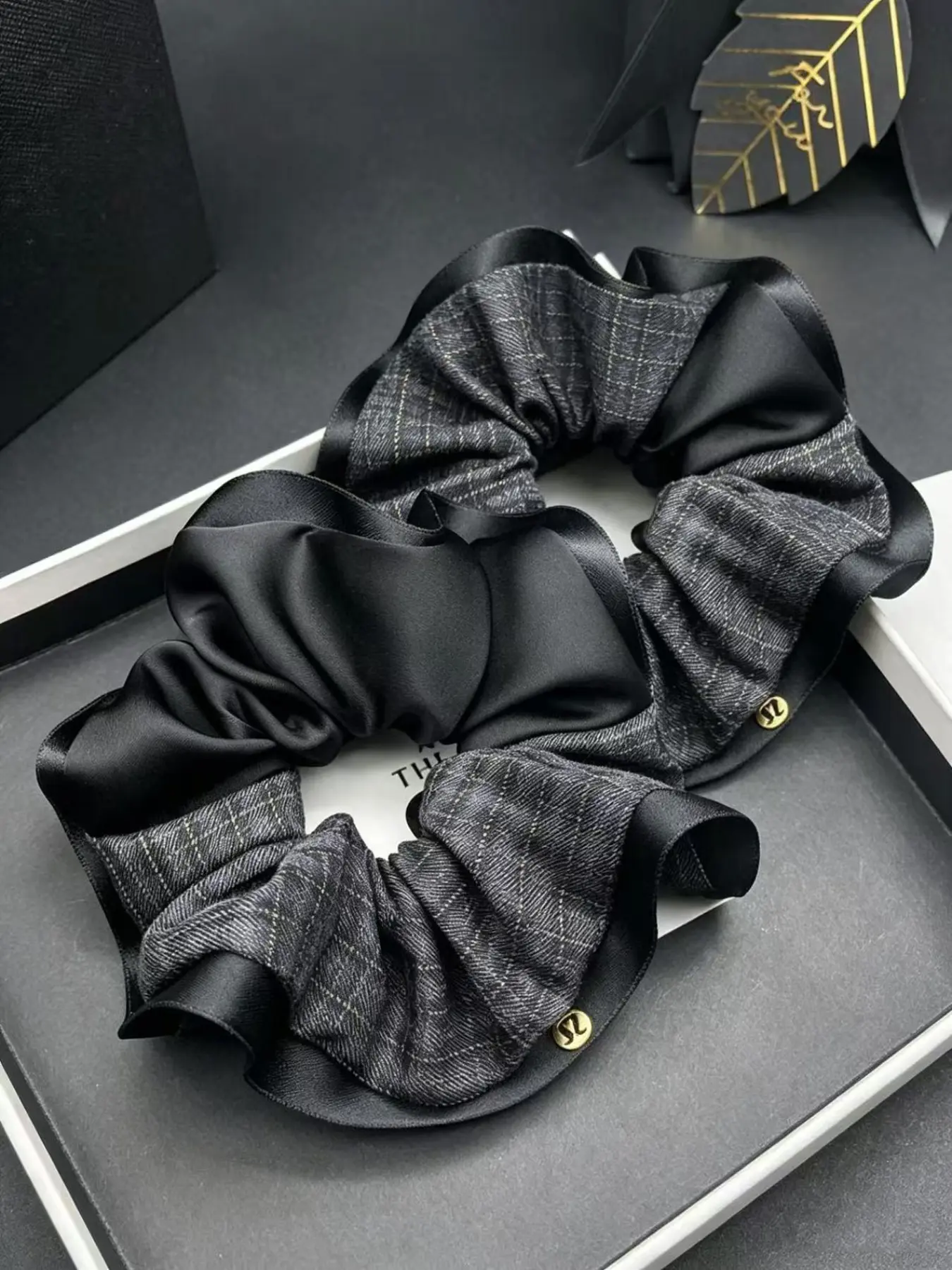 2PCS 16cm Over size Plaid Hair Tie High-End Satin Pleated Scrunchies, Jointed Pattern Cloth Patchwork Color block Hair Scrunchies Elegant British Style French Style Fabric Braided Headband Ponytail Holder for Women Lady Girl Mon Girlfriend Present Gift