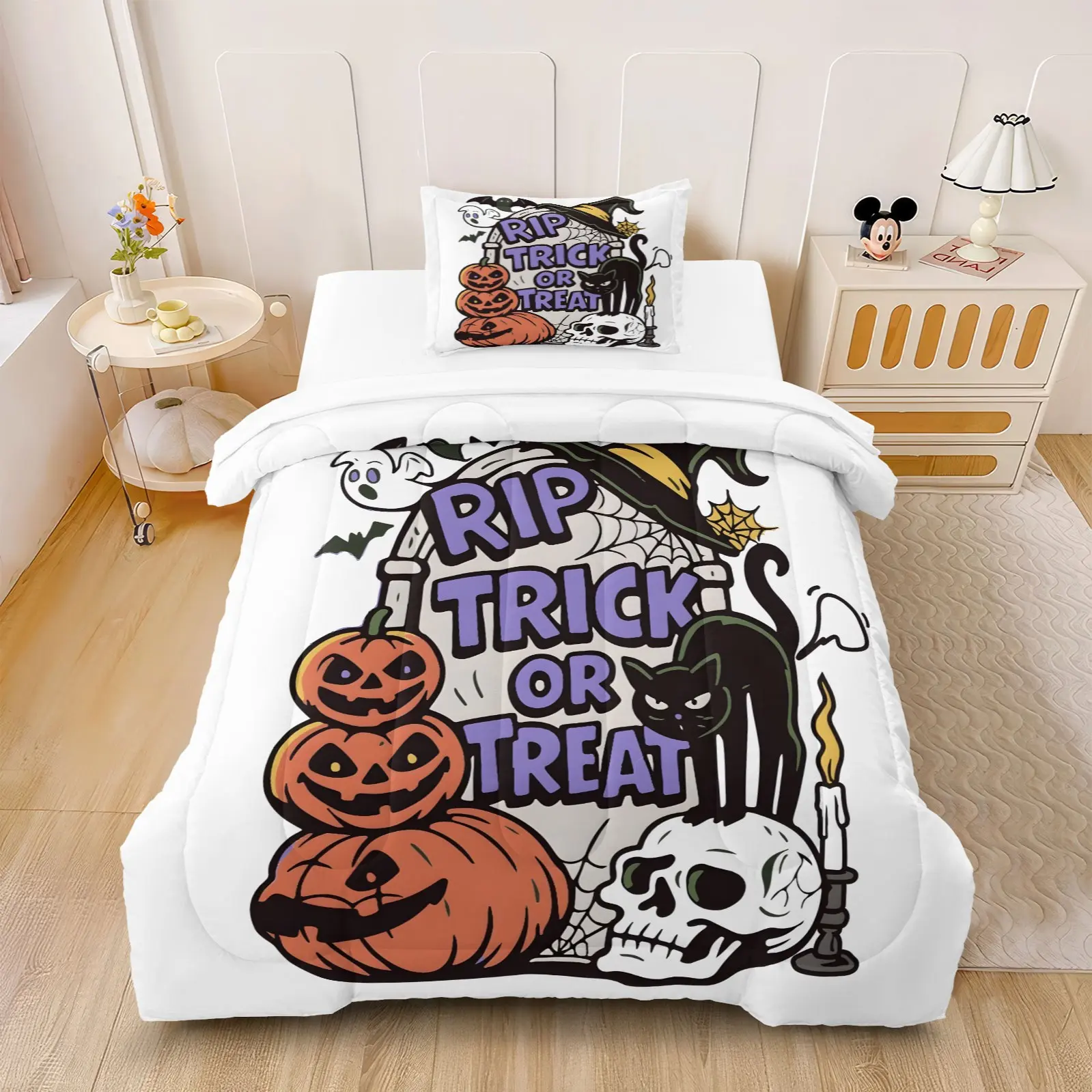 2/3-Piece Dark Halloween Style + Moonlight Bat and Jack-o'-Lantern Trendy Varied Print Comforter Set, Lightweight Warm and Skin-Friendly Fabric, All-Season Home Bedding Ensemble (Includes Filling, Excludes Pillow Inserts)