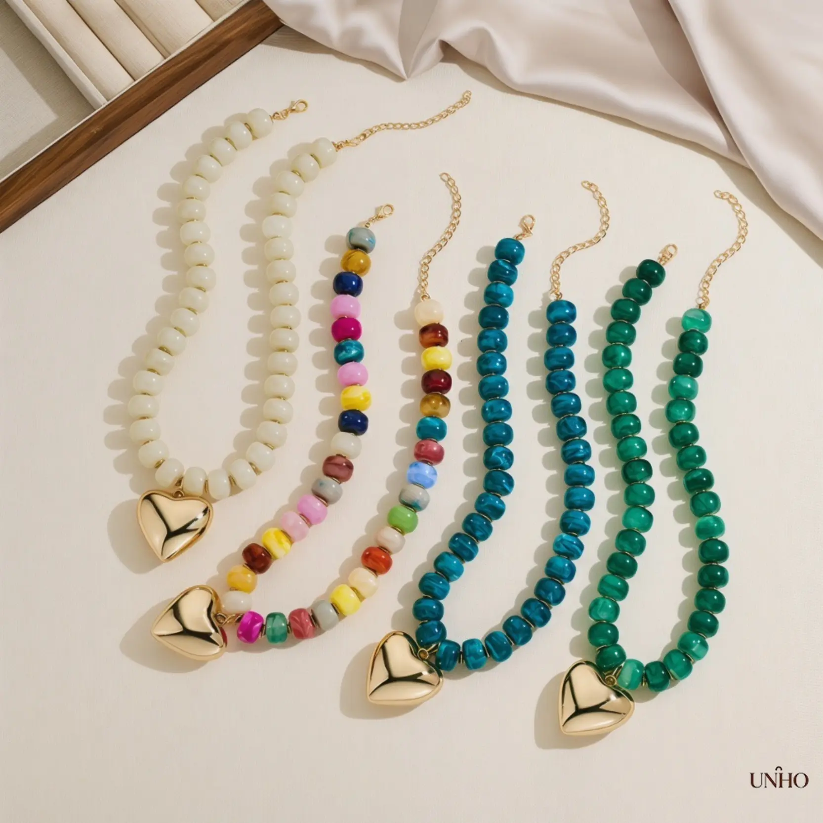 Hot‑Selling Bold Colorful Resin Beaded Heart Choker Necklace For Women, Trendy Versatile Short Jewelry, Ideal Holiday Gift For Her Daily Casual Styling