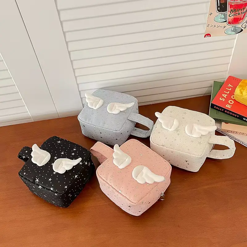 Star-Shaped Cosmetic Pouch for Women Cute Portable Camera Bag Phone Organizer Lipstick Case Small Wallet Zippered Travel Handbag