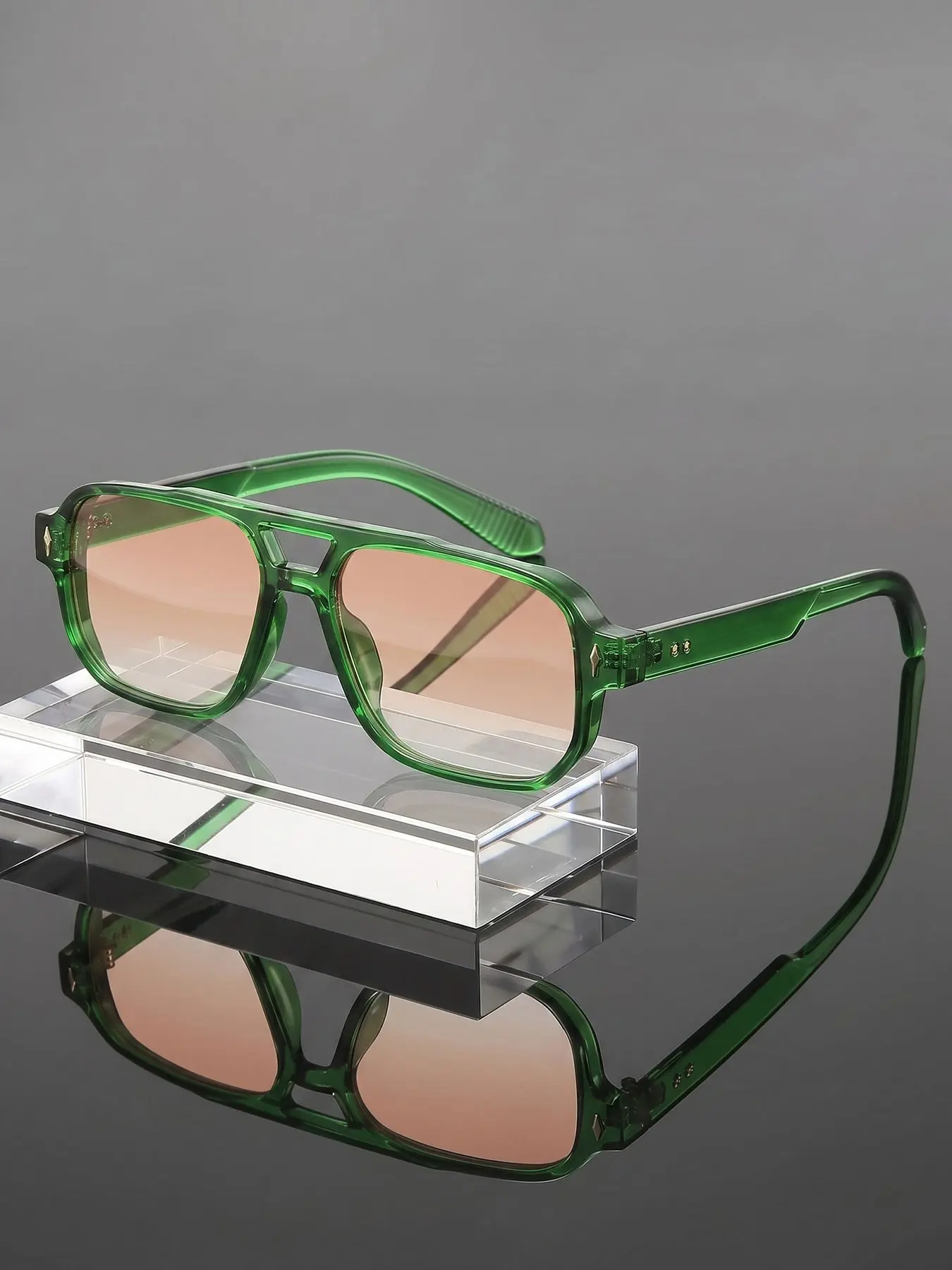 New square nail-studded double-beam glasses, unisex, stylish street-style luxury classic retro cool trendy sunglasses, multiple styles available, the perfect gift for him, ideal for daily wear and photography sunglasses.